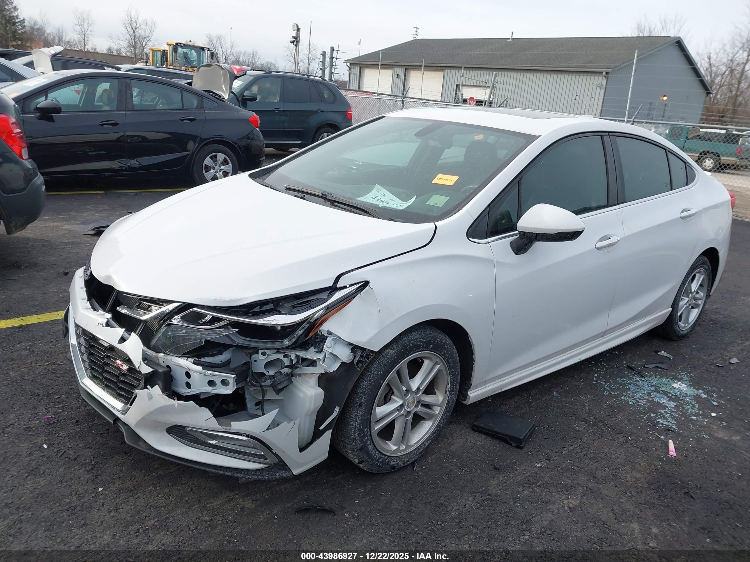 CHEVROLET CRUZE image 2