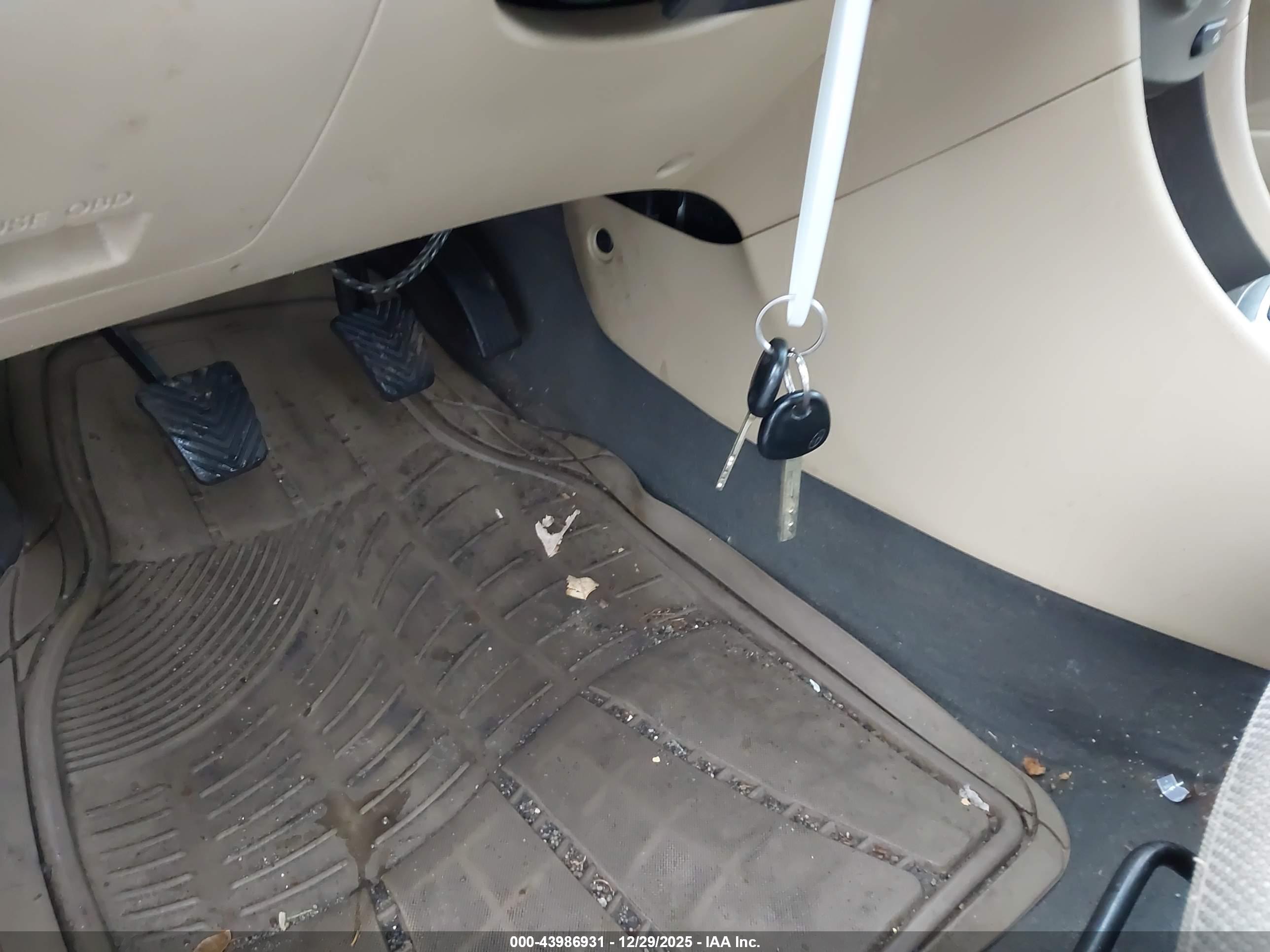 HYUNDAI ACCENT image 11