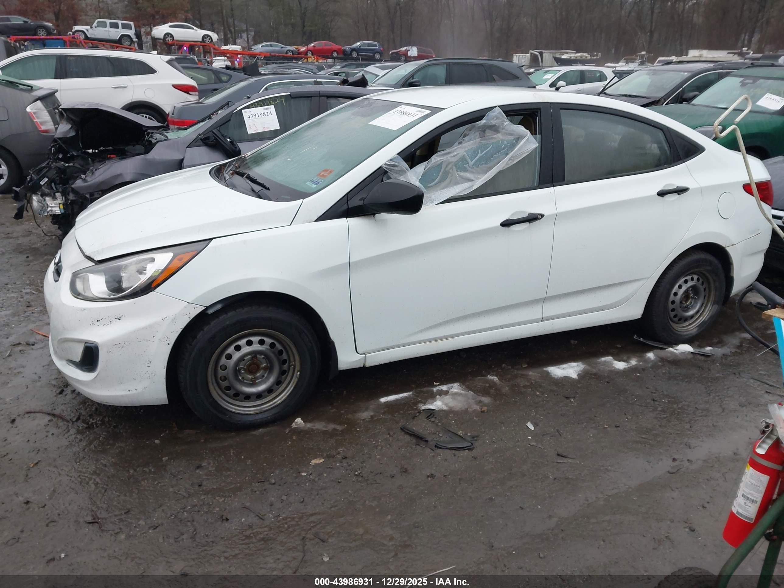 HYUNDAI ACCENT image 2