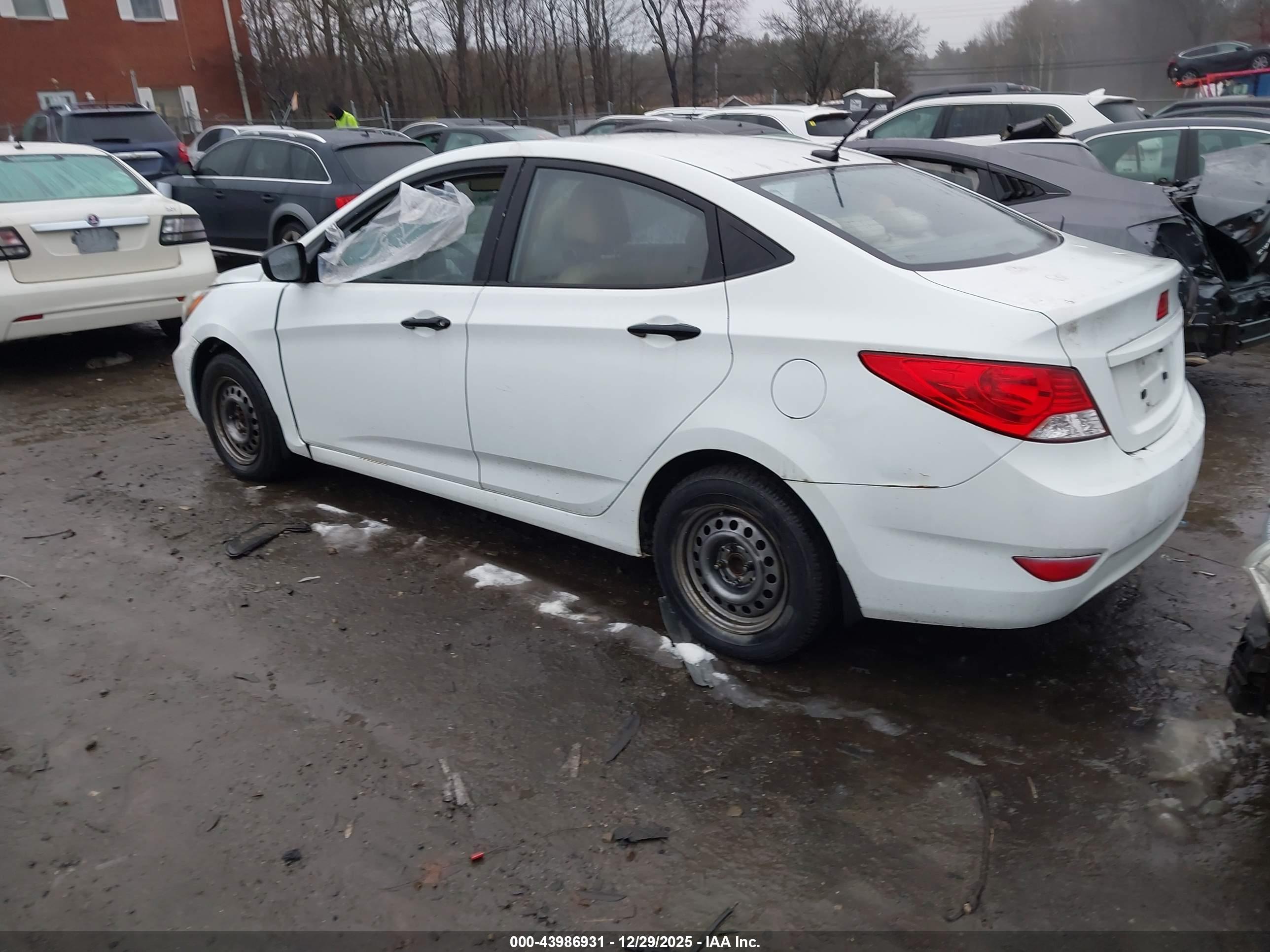 HYUNDAI ACCENT image 3