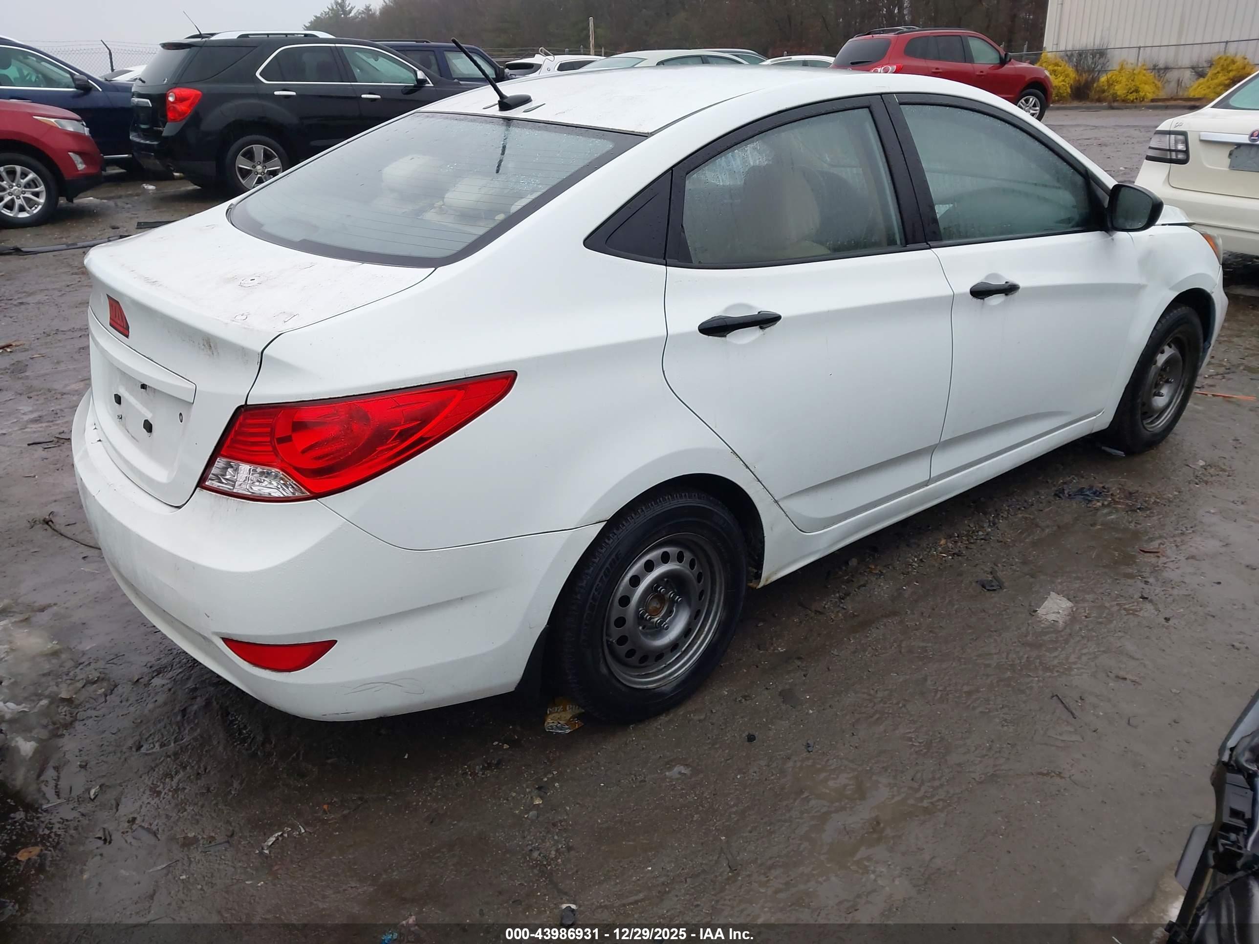 HYUNDAI ACCENT image 4