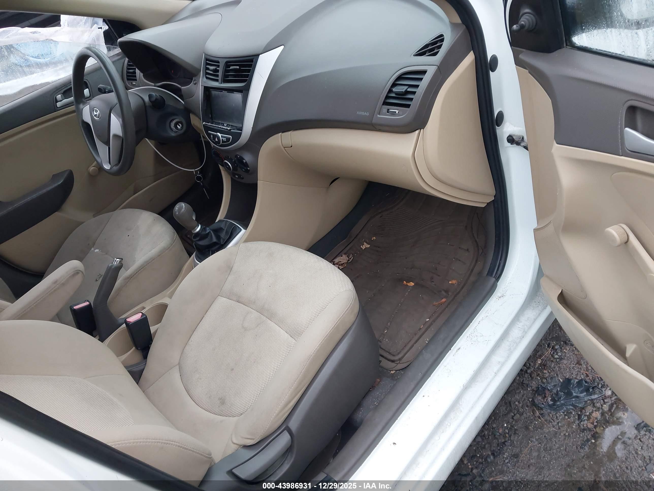 HYUNDAI ACCENT image 5