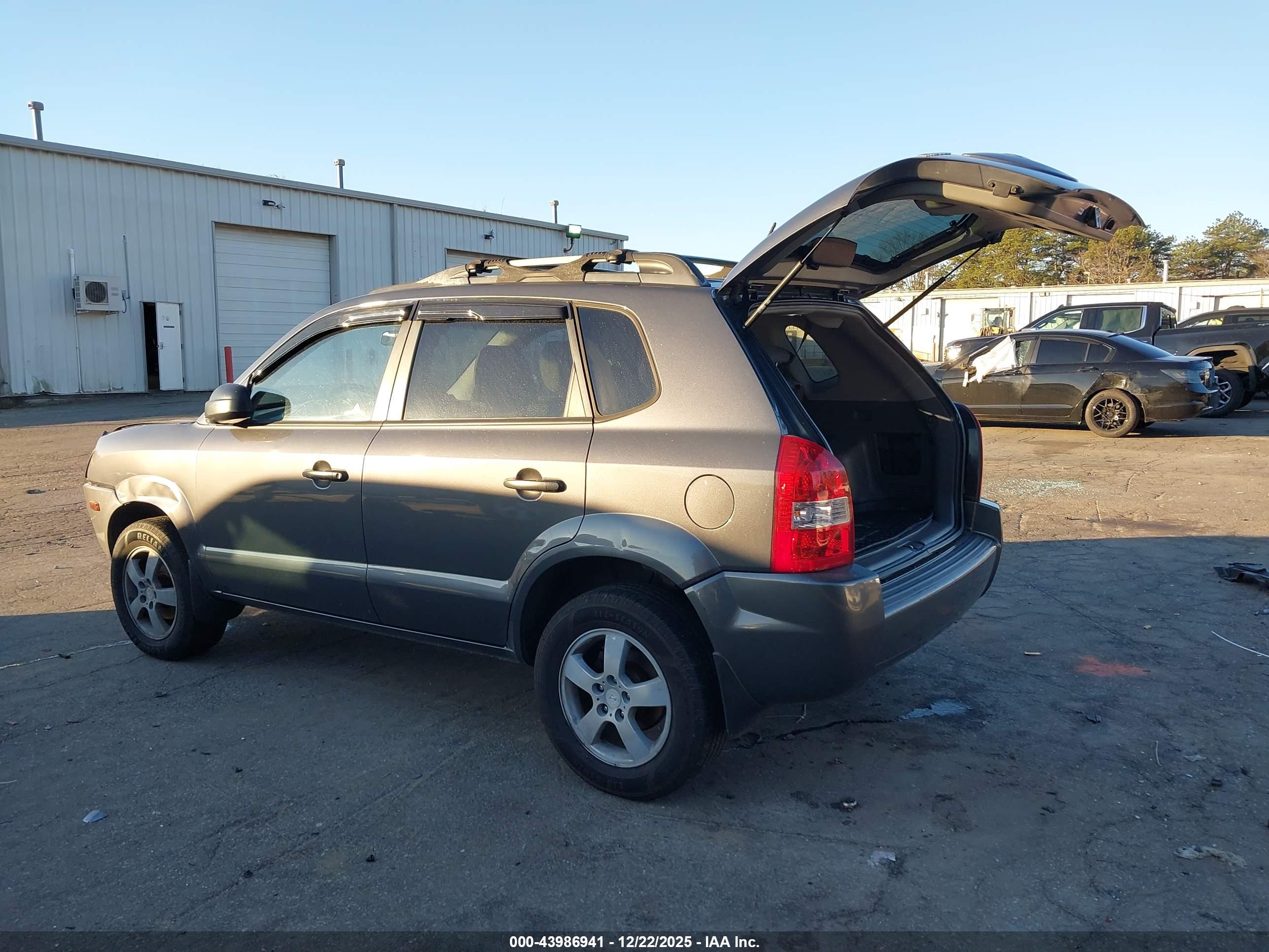 HYUNDAI TUCSON image 3