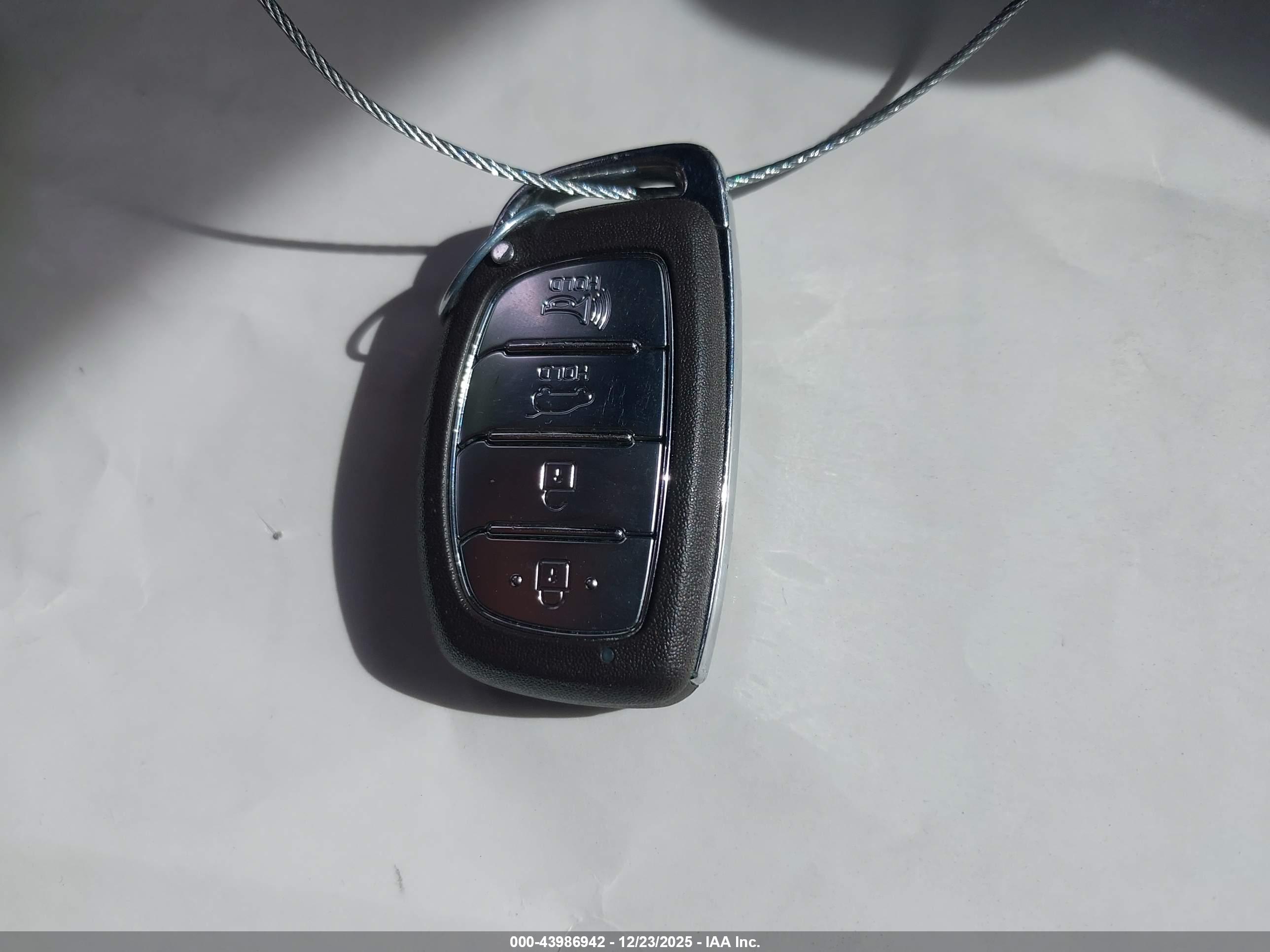 HYUNDAI TUCSON image 11