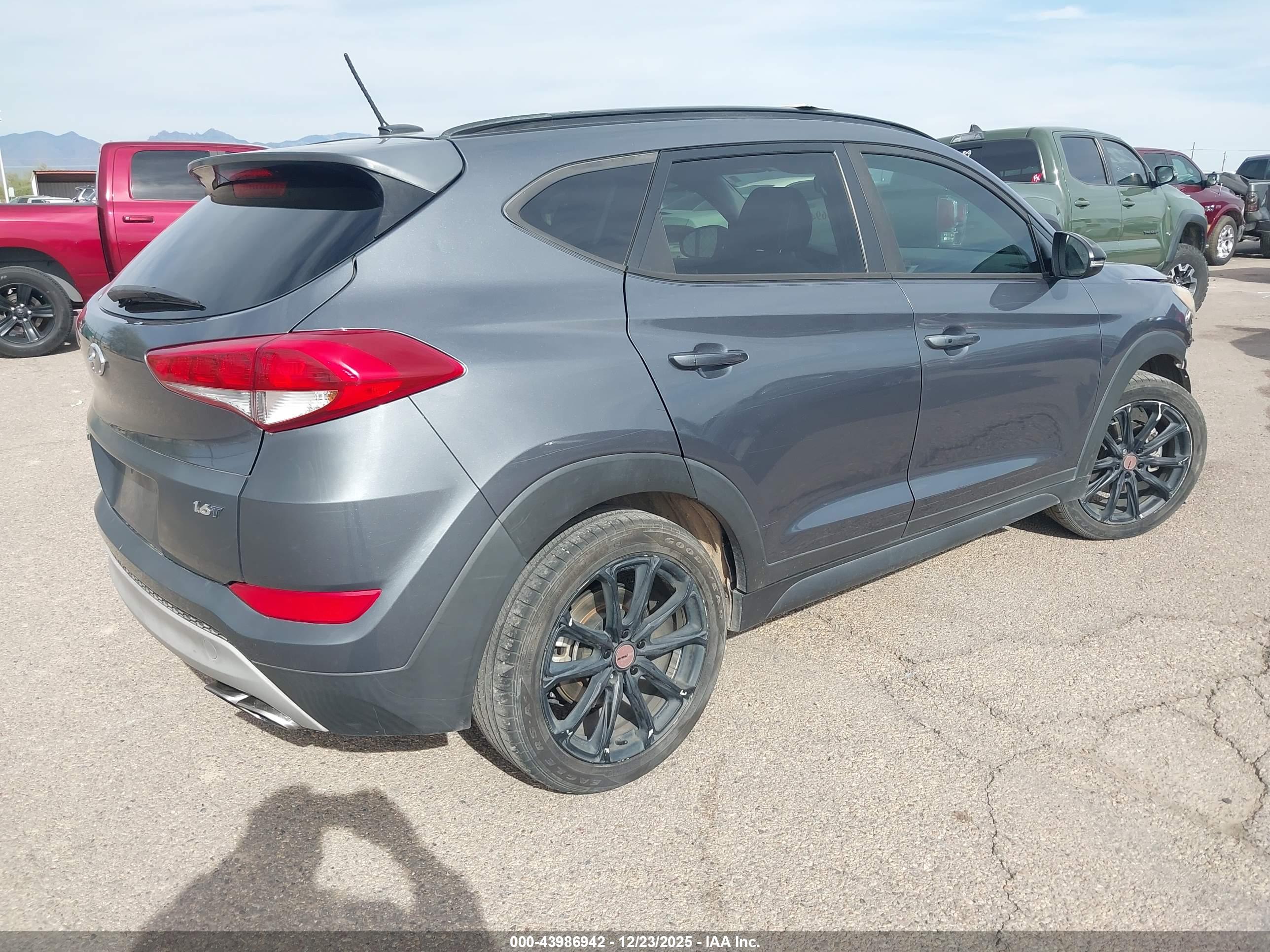 HYUNDAI TUCSON image 4