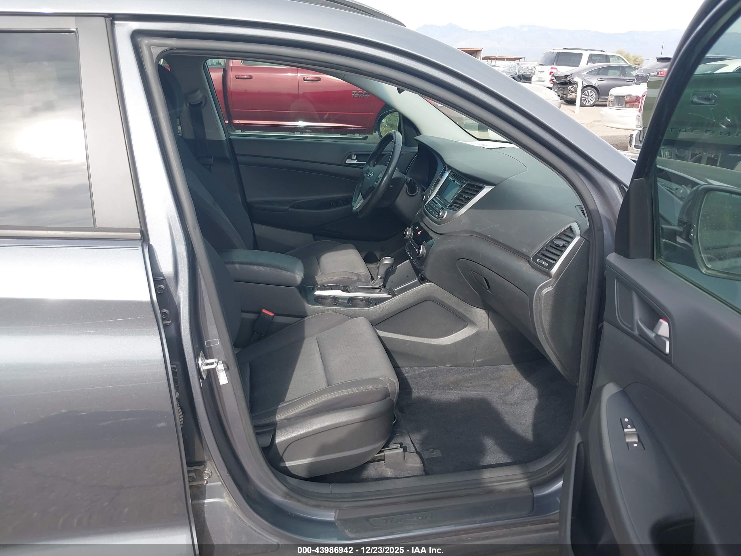 HYUNDAI TUCSON image 5