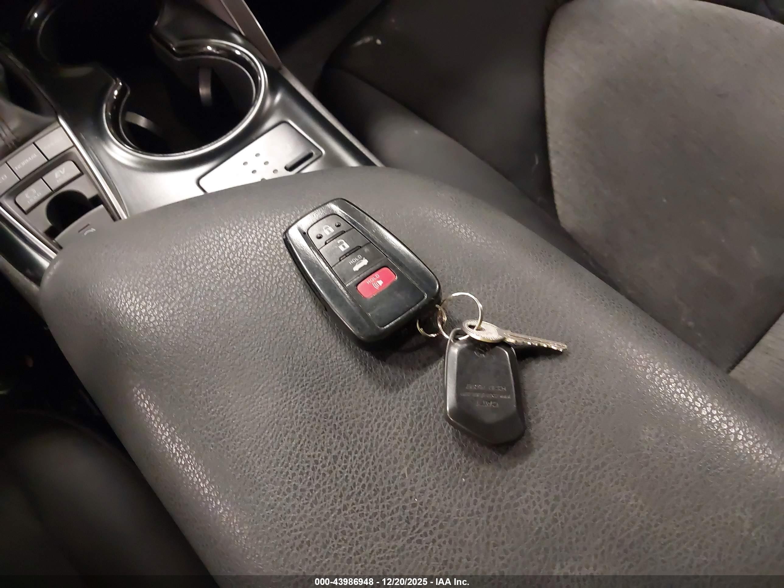 TOYOTA CAMRY image 11
