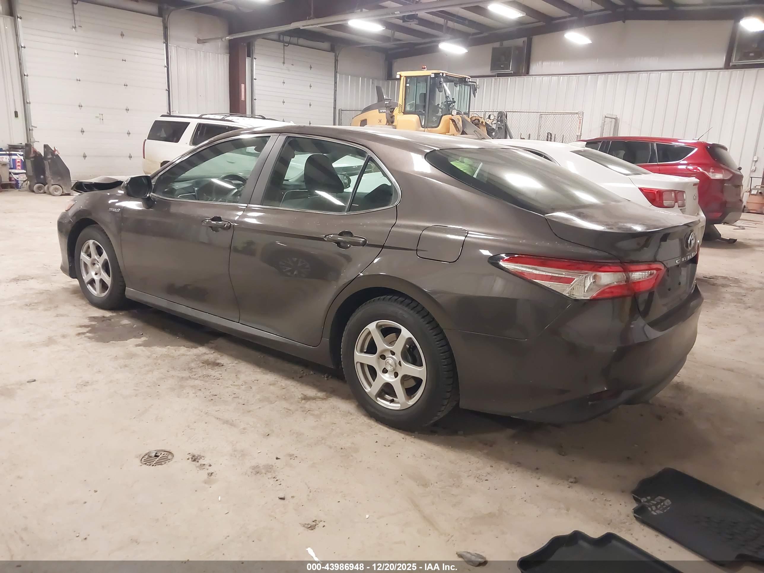 TOYOTA CAMRY image 3