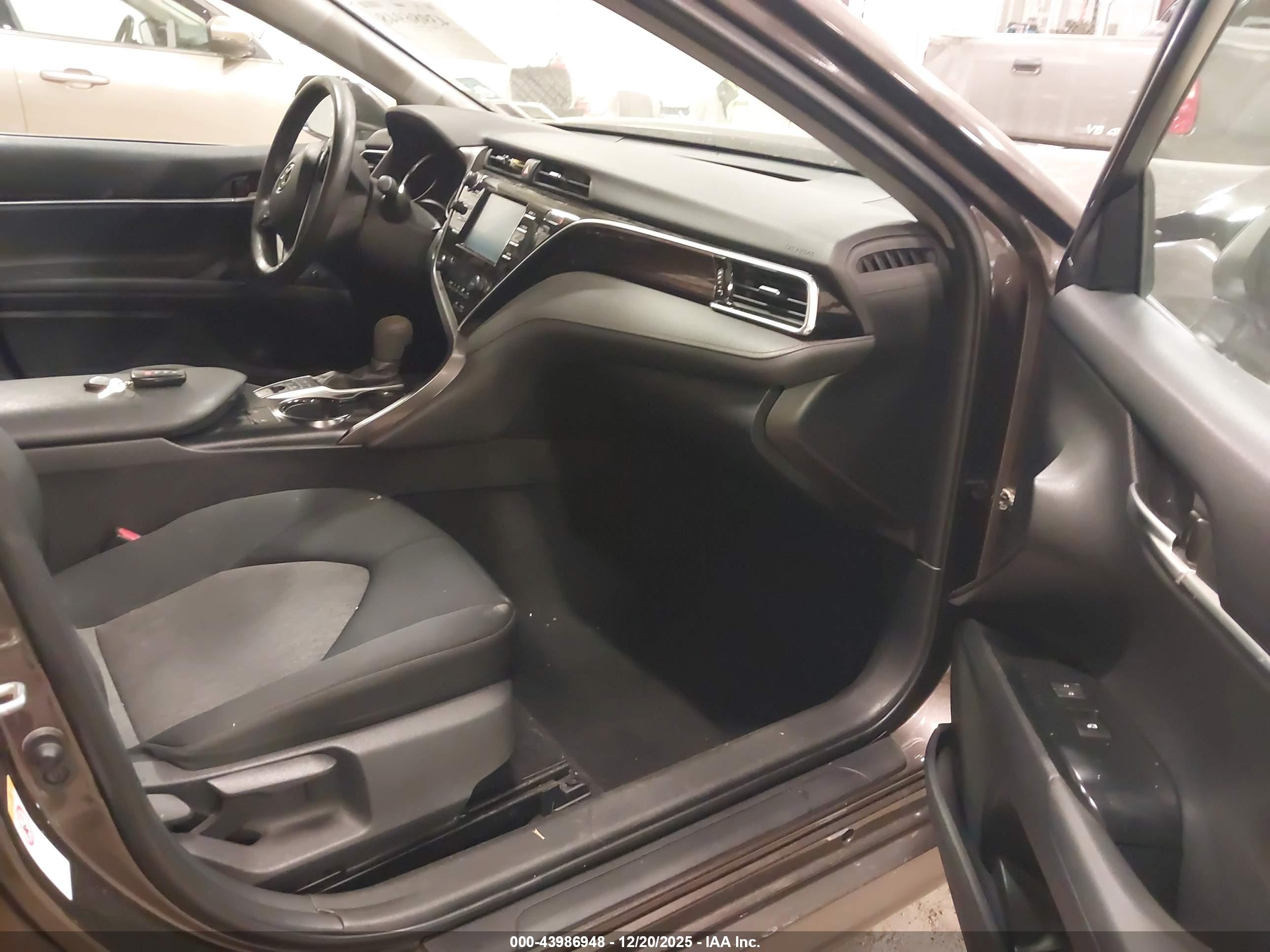 TOYOTA CAMRY image 5