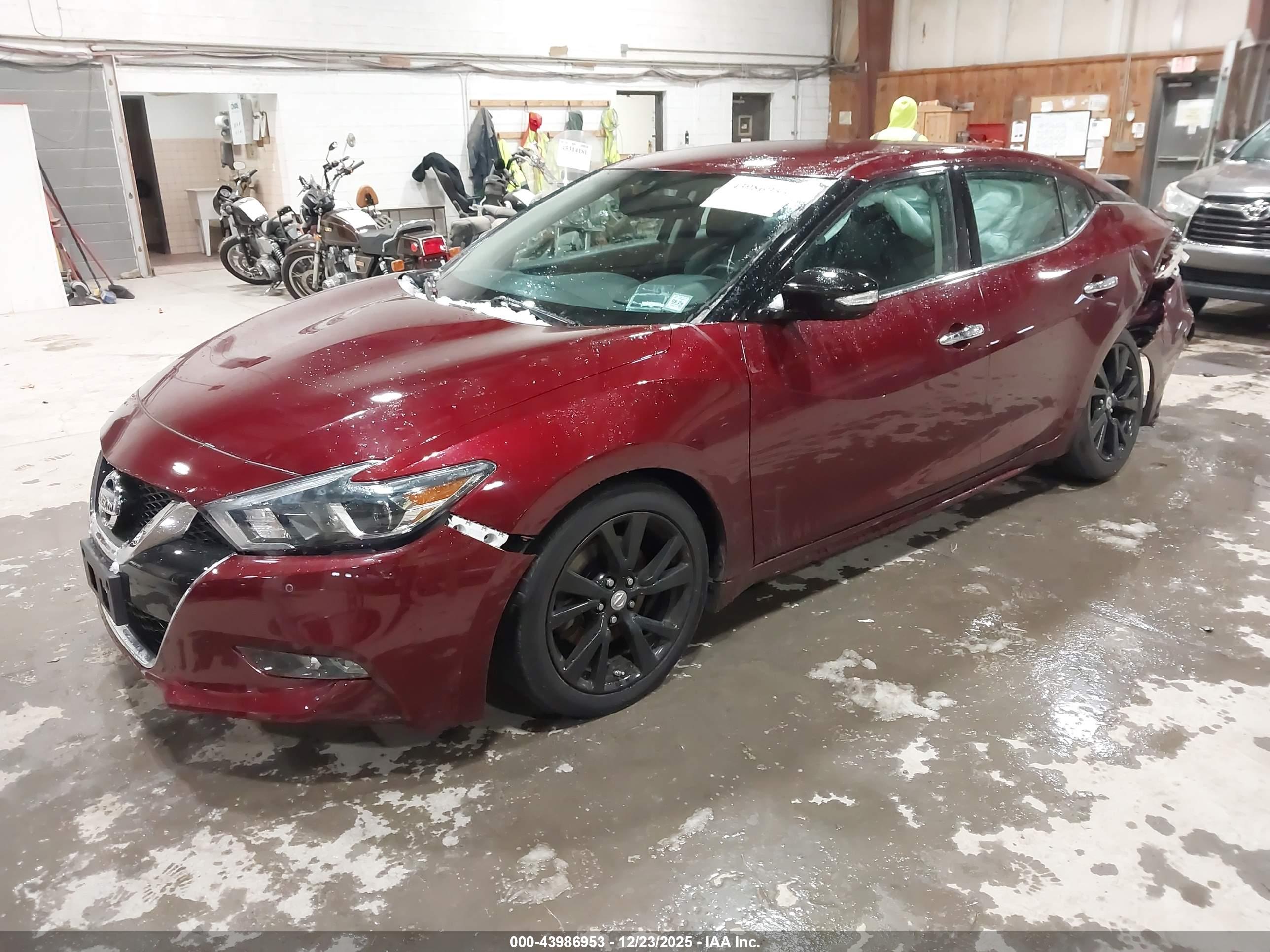 NISSAN MAXIMA image 2