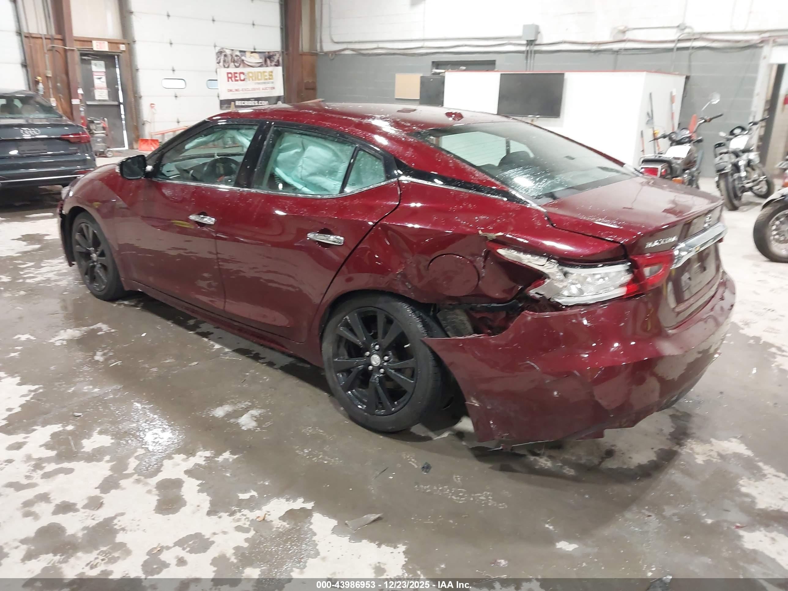 NISSAN MAXIMA image 3