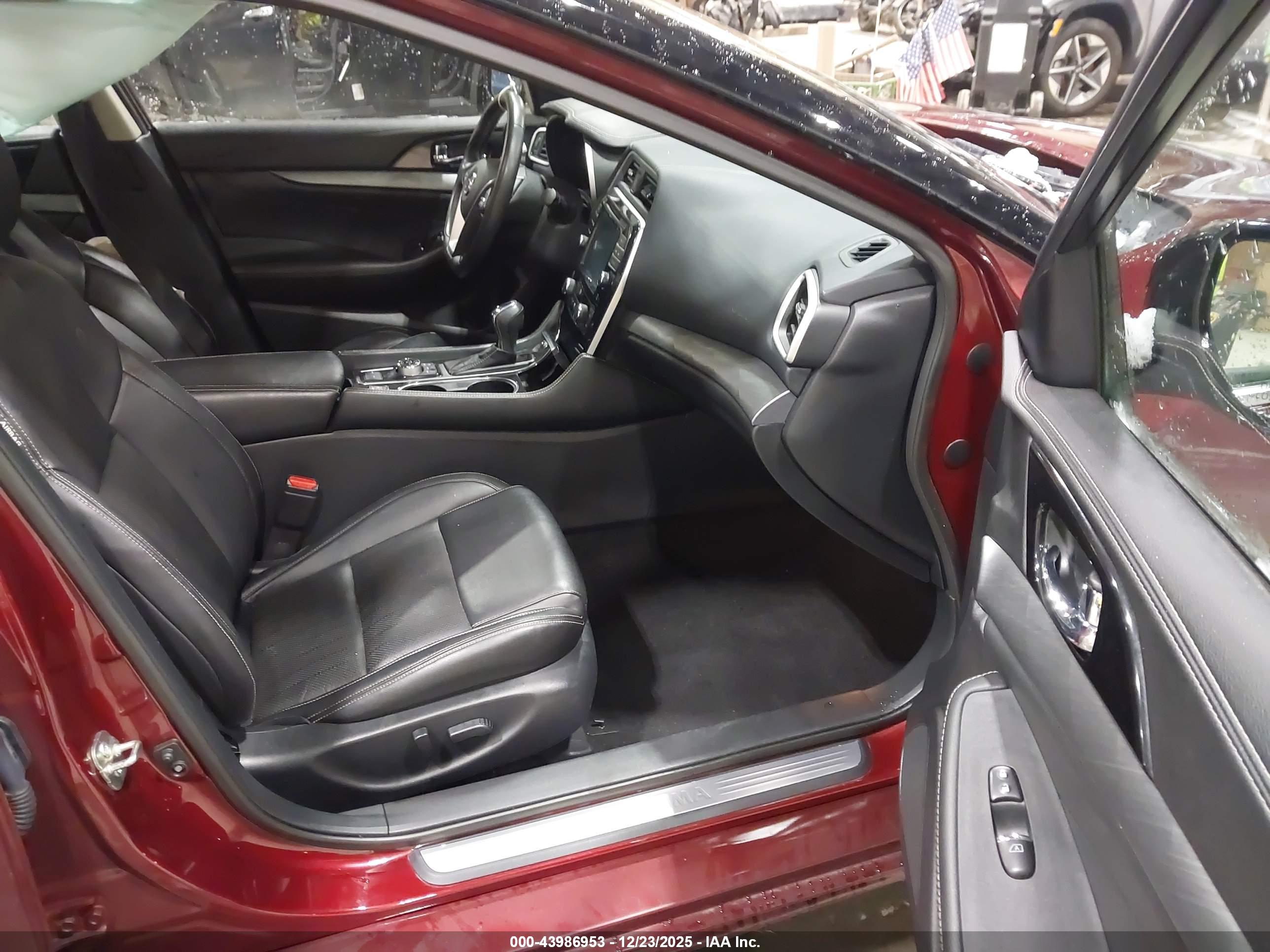 NISSAN MAXIMA image 5