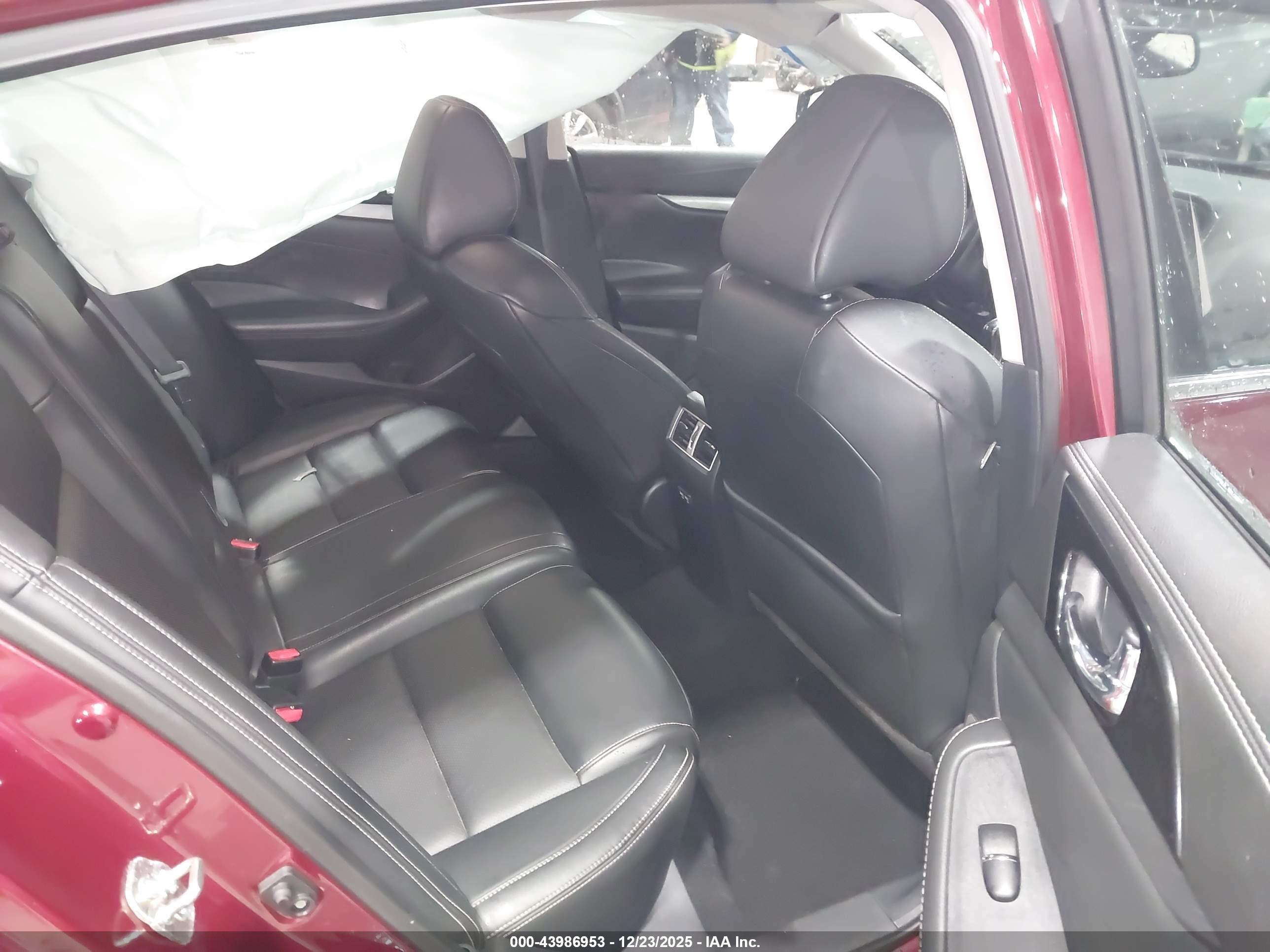 NISSAN MAXIMA image 8