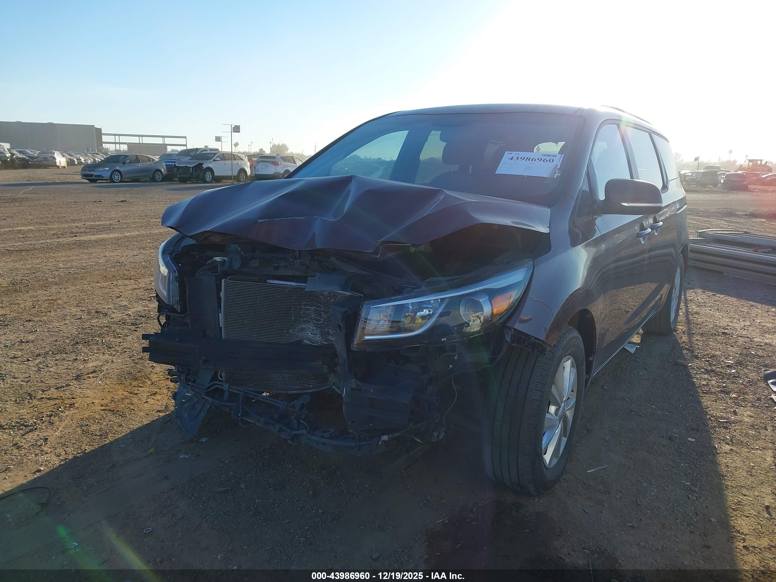 KIA SEDONA image 2