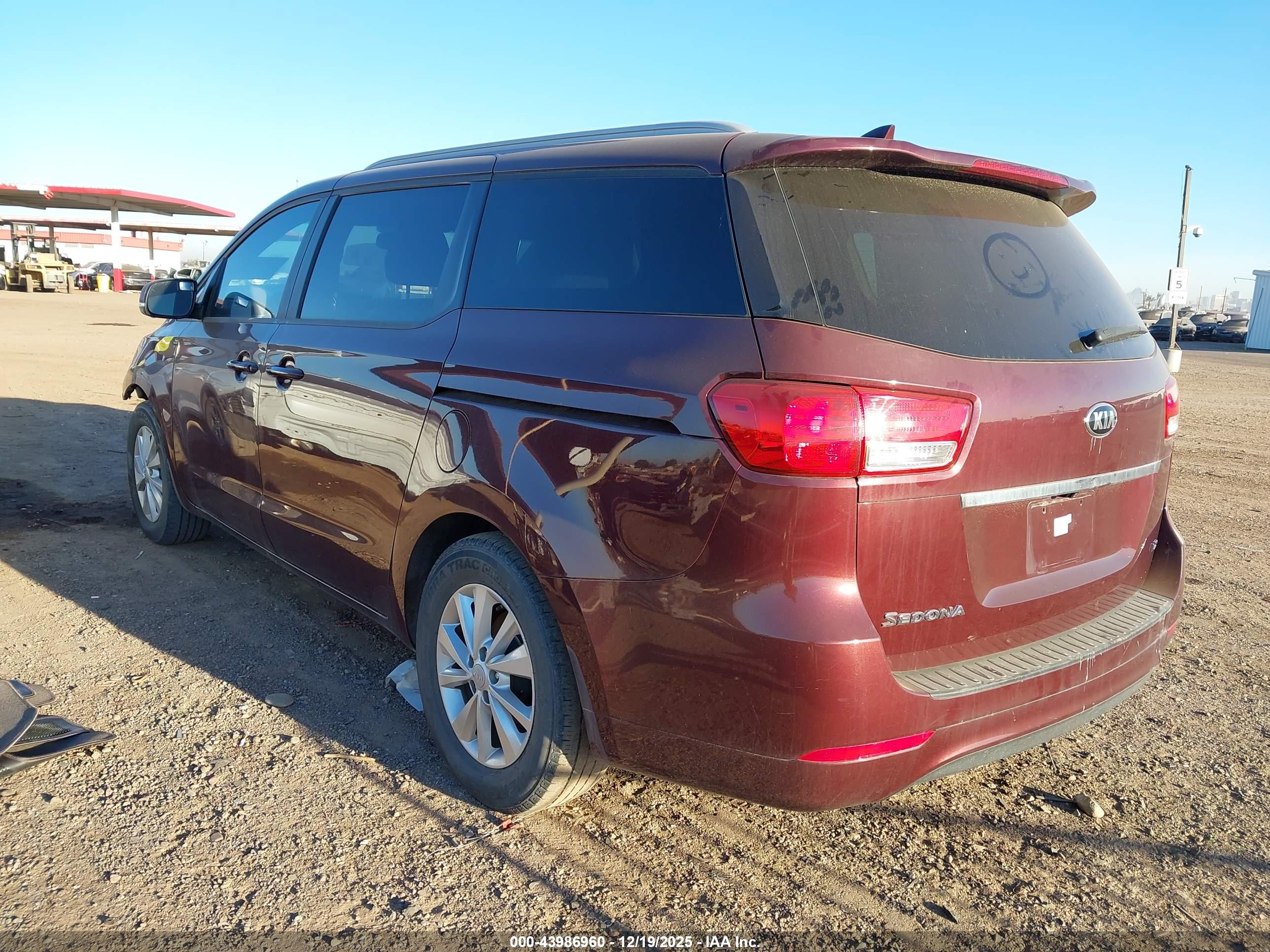 KIA SEDONA image 3