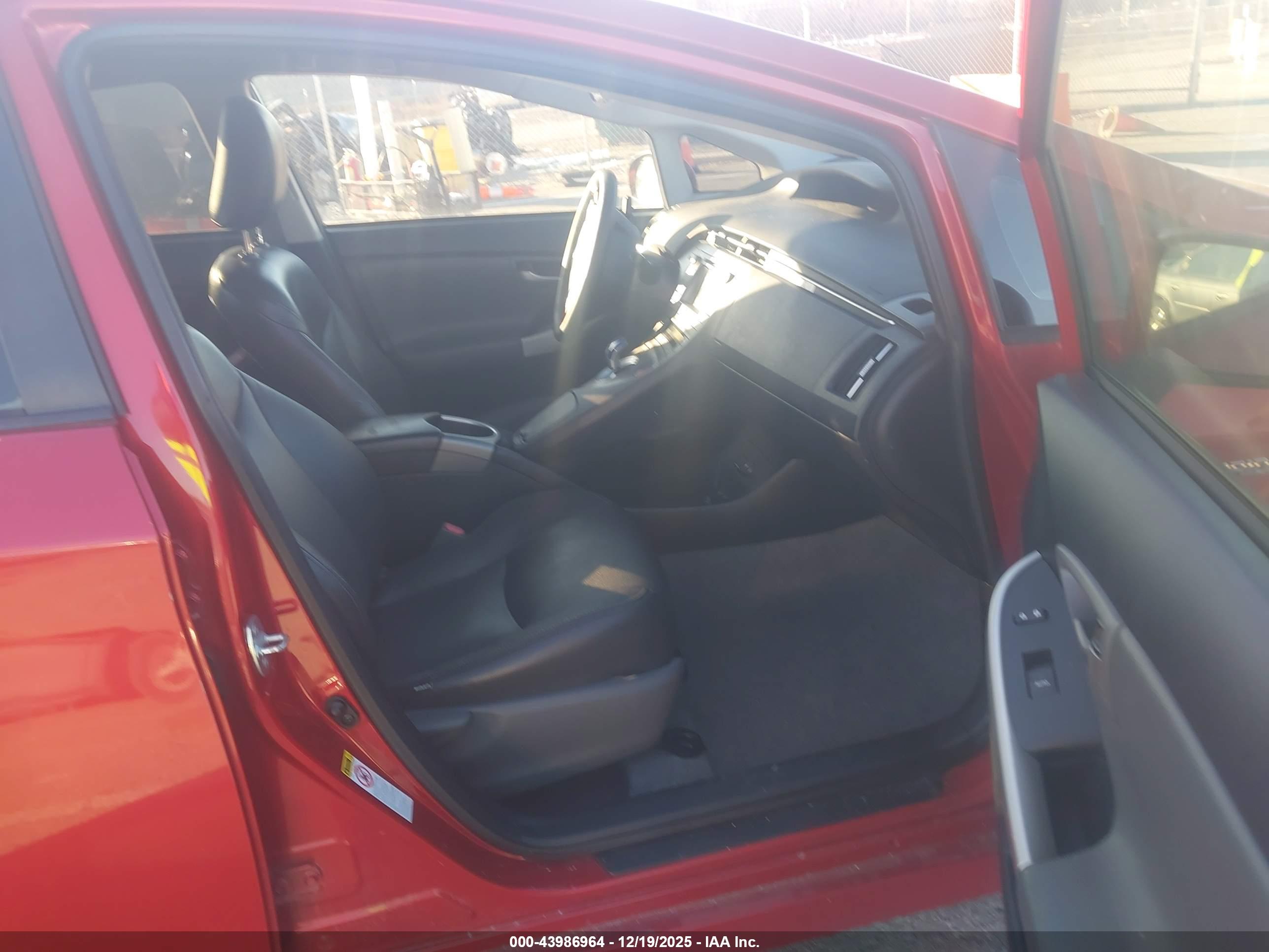 TOYOTA PRIUS image 5