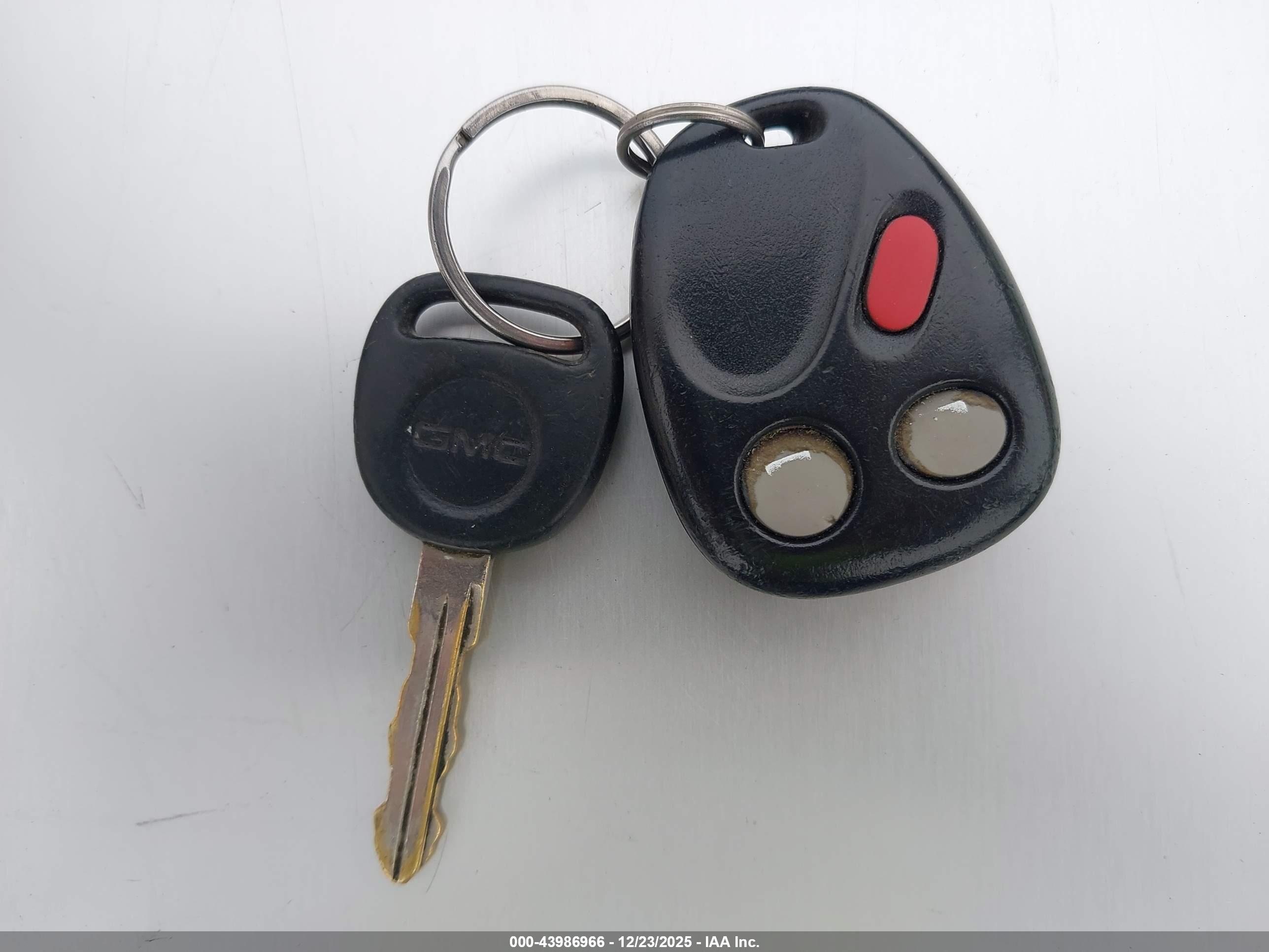 GMC YUKON image 11