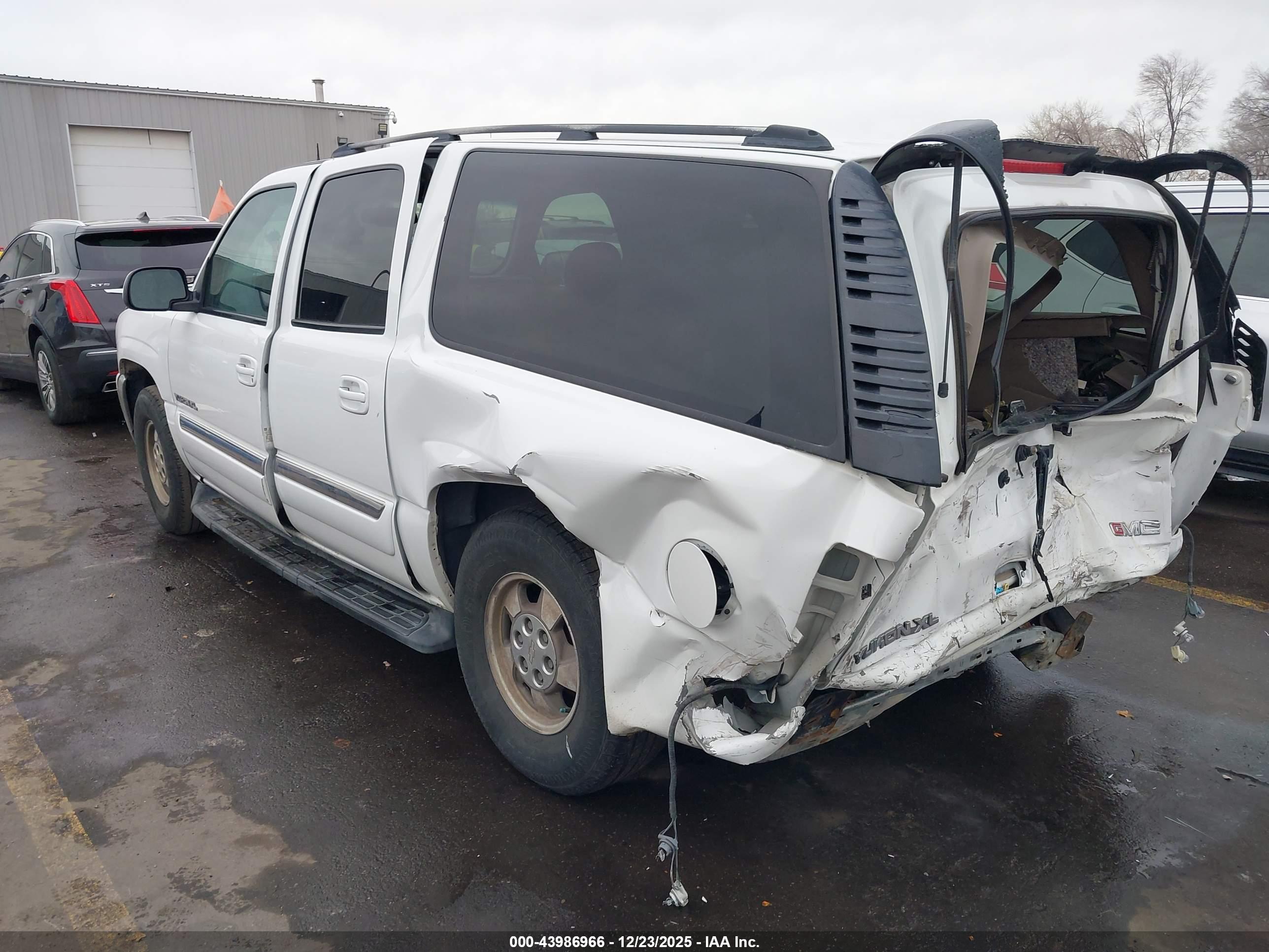 GMC YUKON image 3