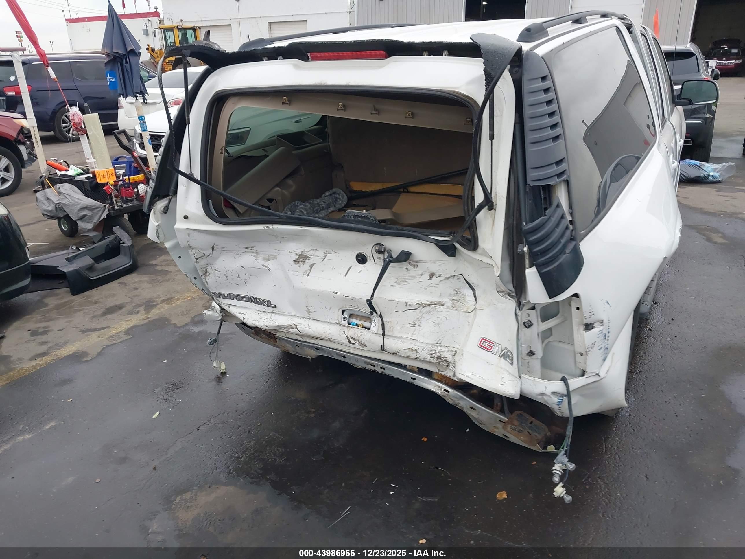 GMC YUKON image 6