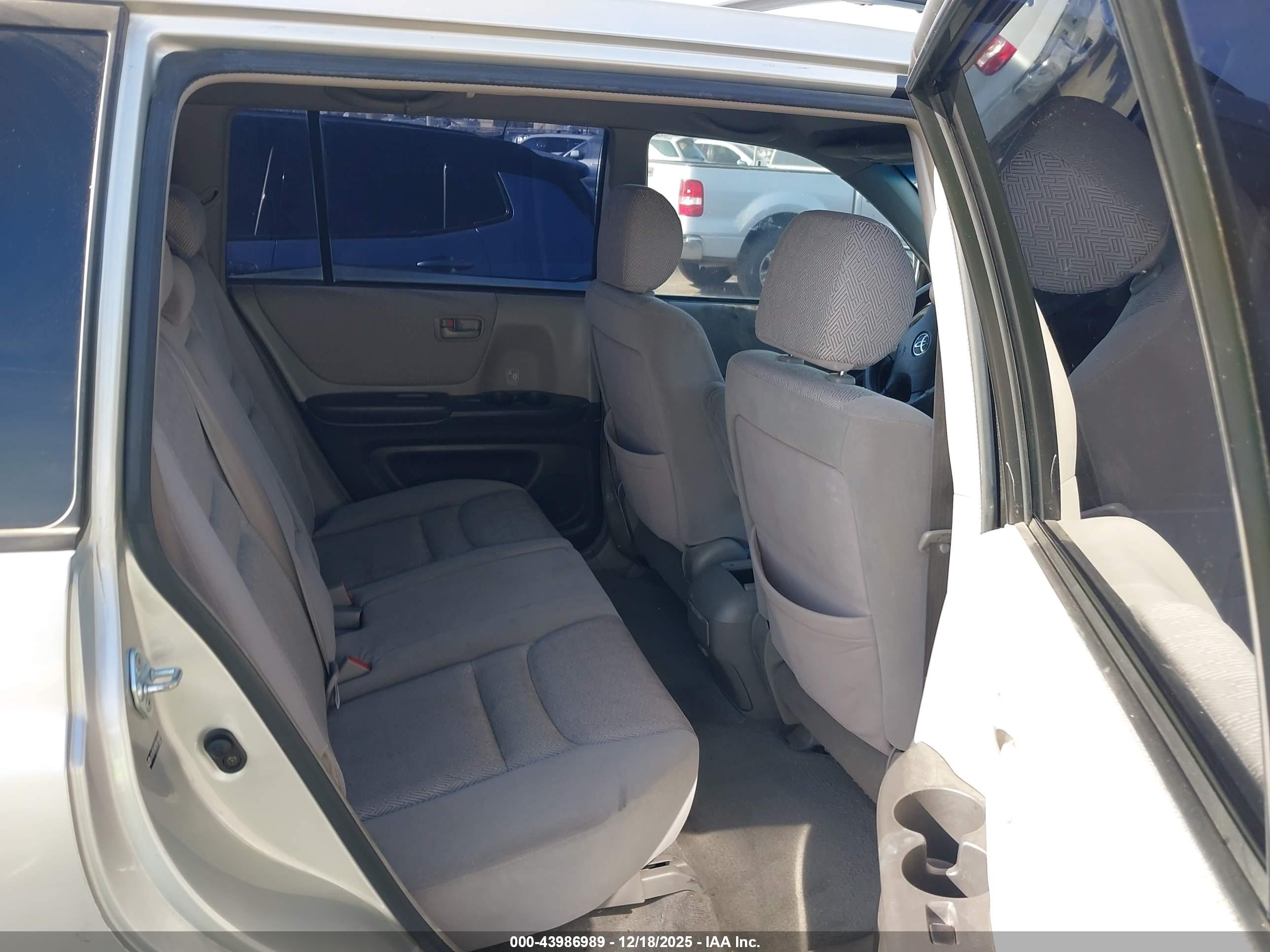 TOYOTA HIGHLANDER image 8