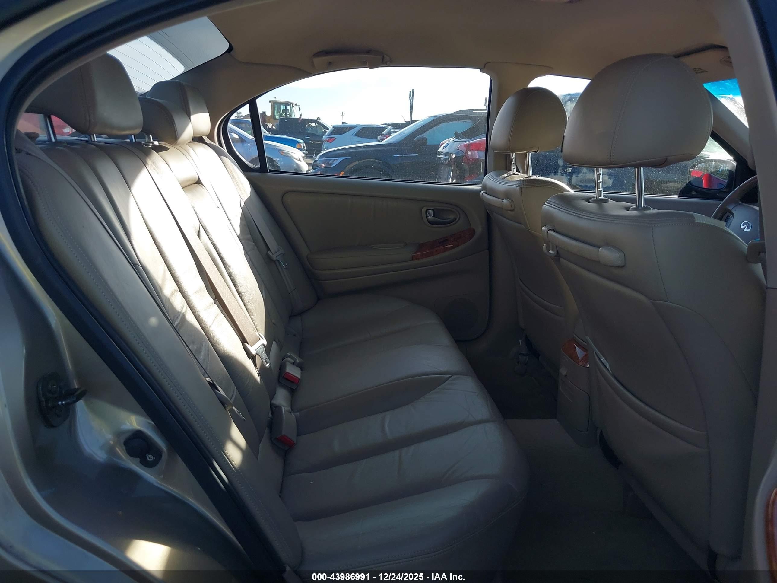 INFINITI I35 image 8