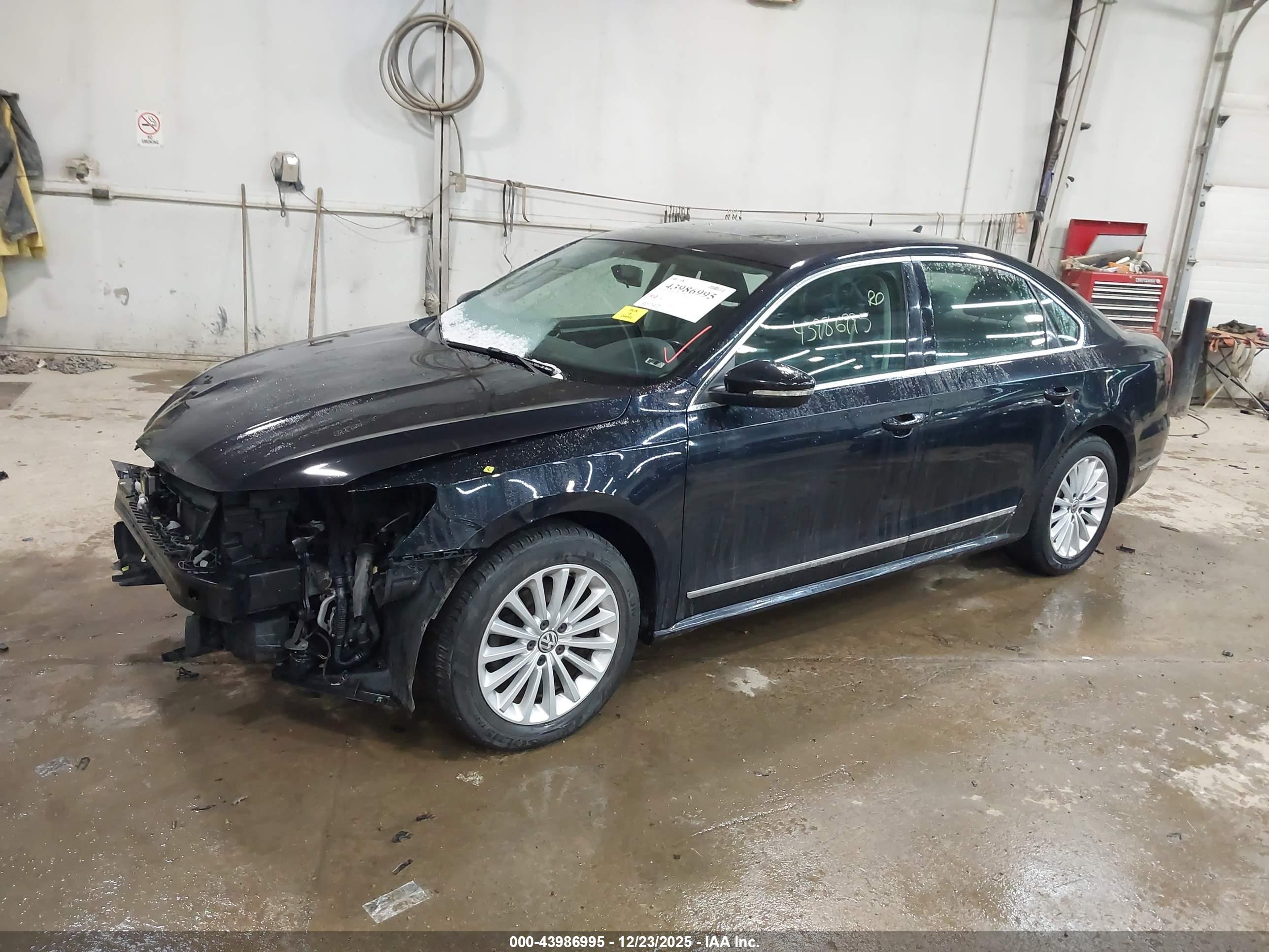 VOLKSWAGEN PASSAT image 2