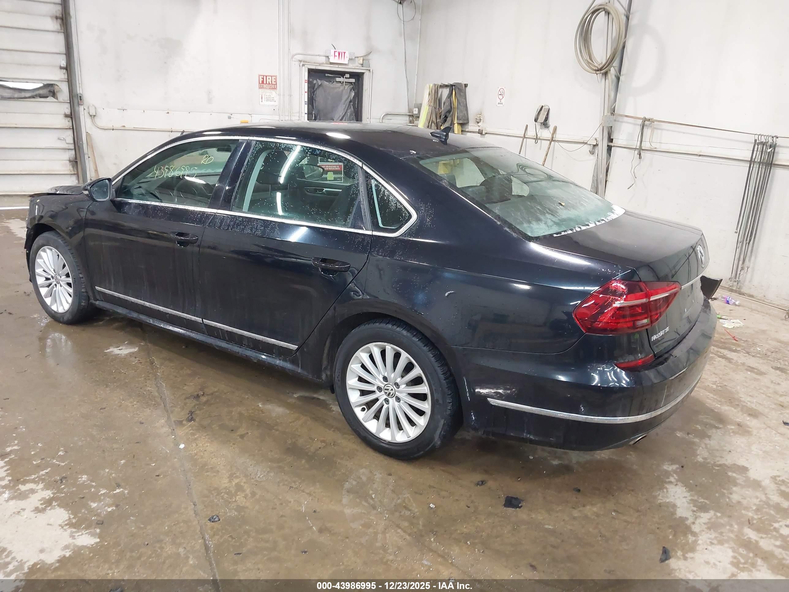 VOLKSWAGEN PASSAT image 3