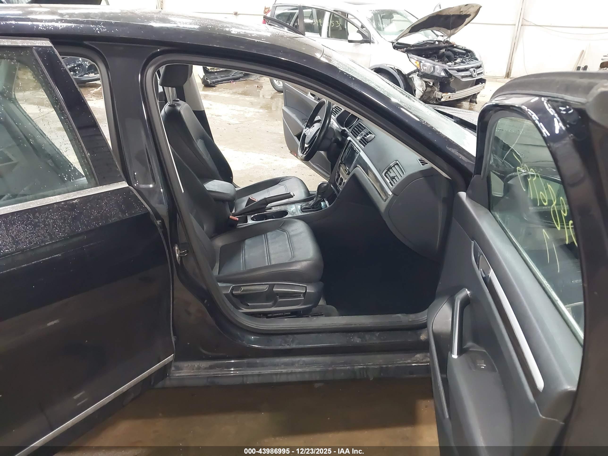 VOLKSWAGEN PASSAT image 5