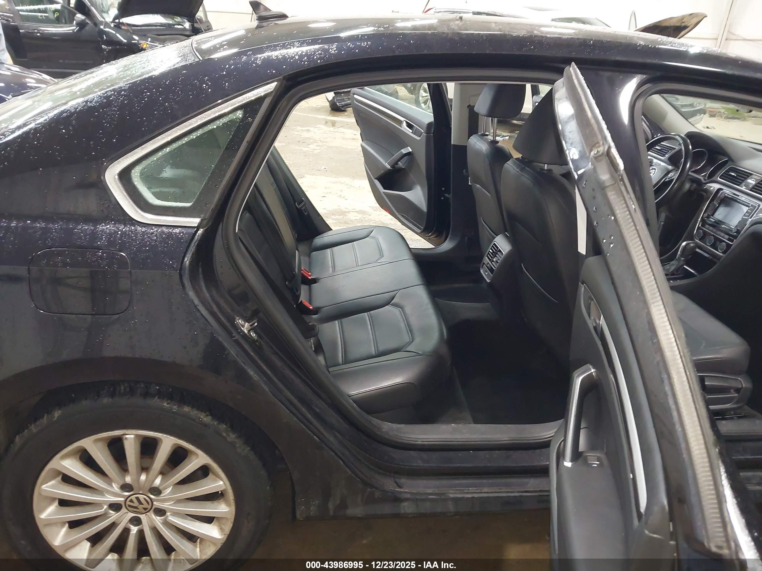 VOLKSWAGEN PASSAT image 8