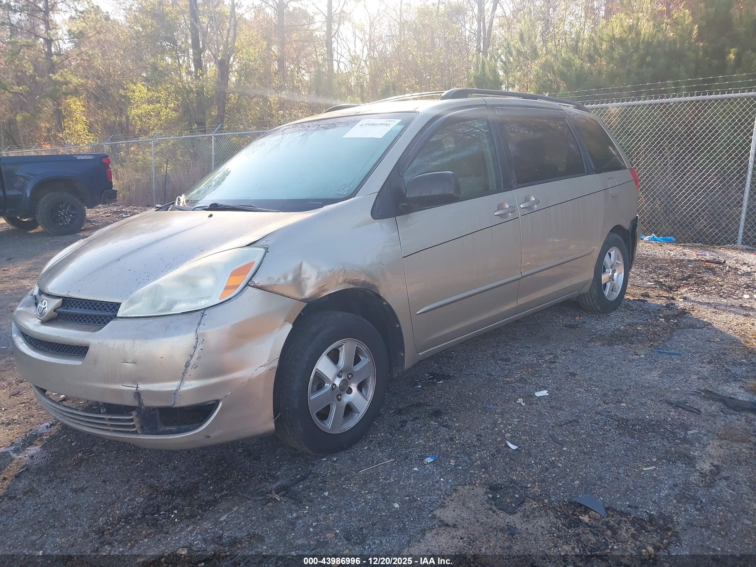 TOYOTA SIENNA image 2