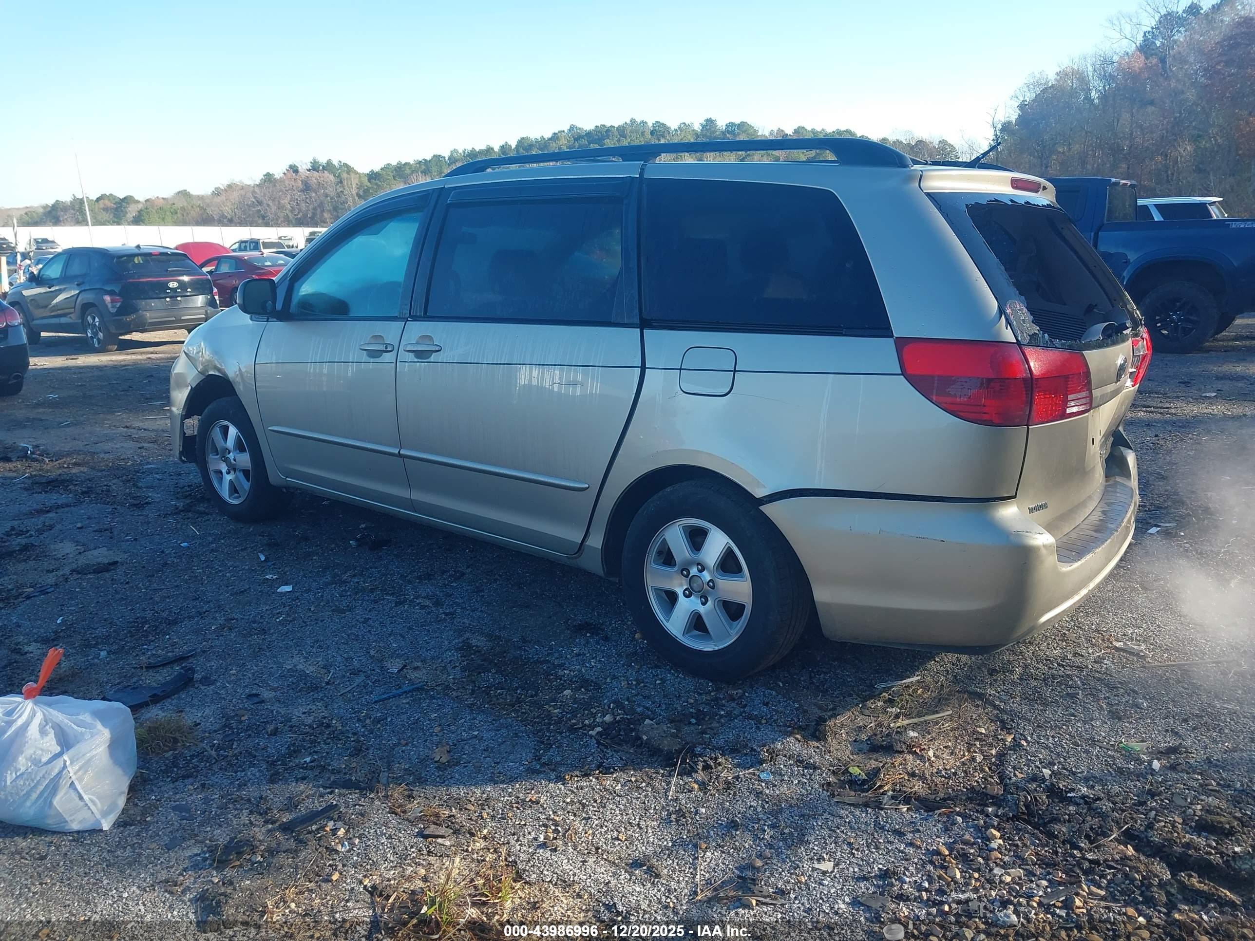 TOYOTA SIENNA image 3