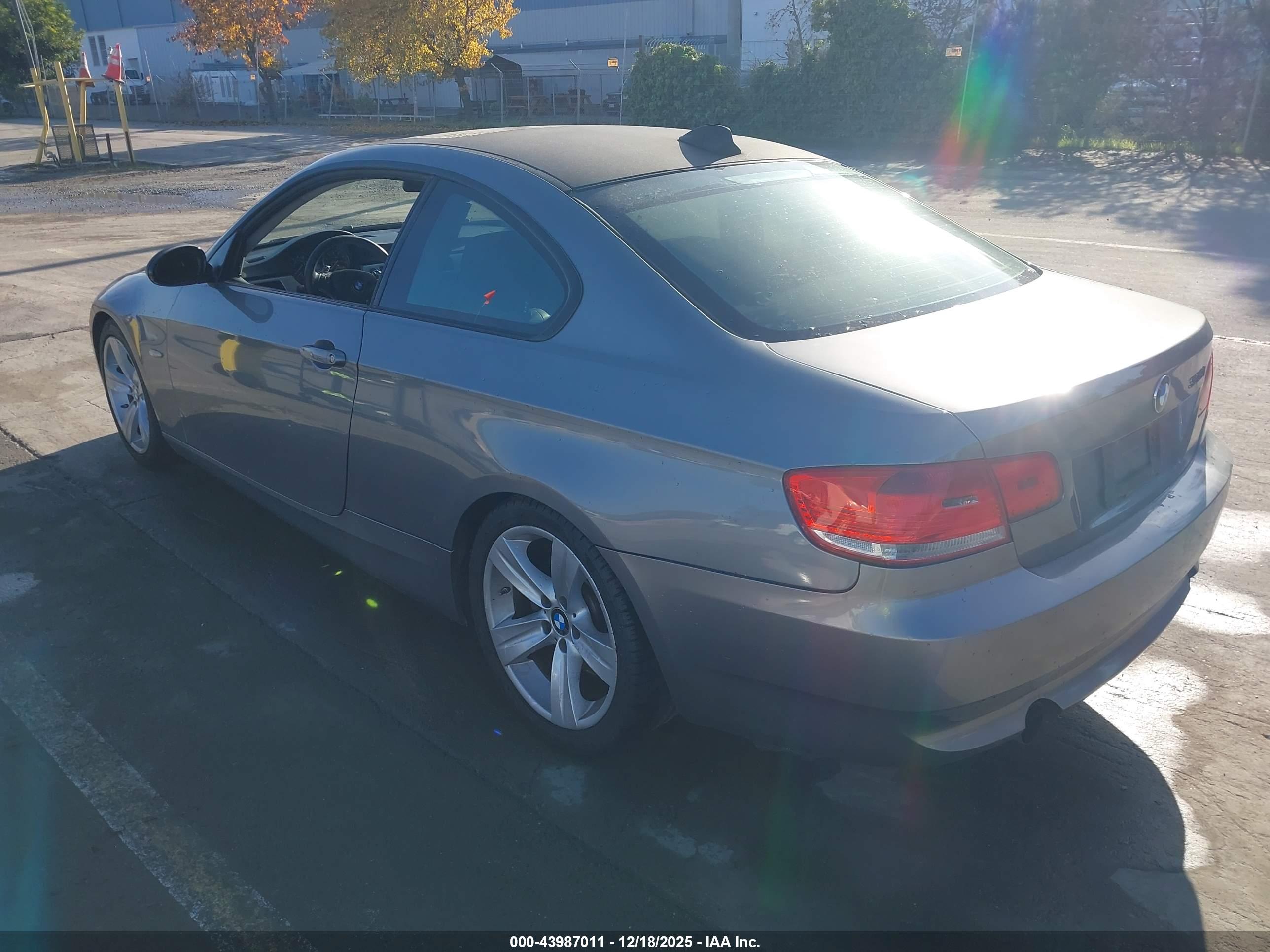 BMW 335I image 3