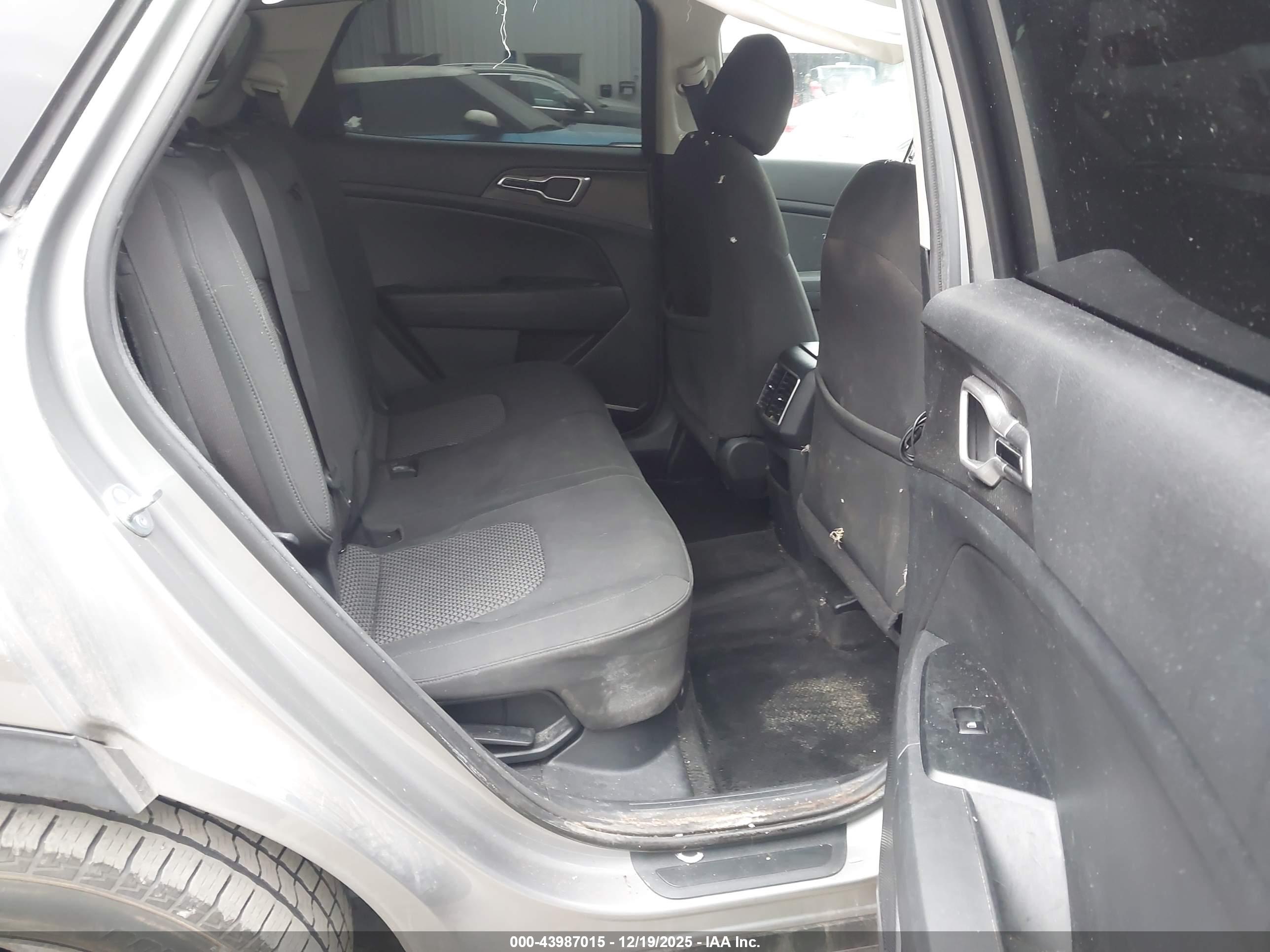 KIA SPORTAGE image 8
