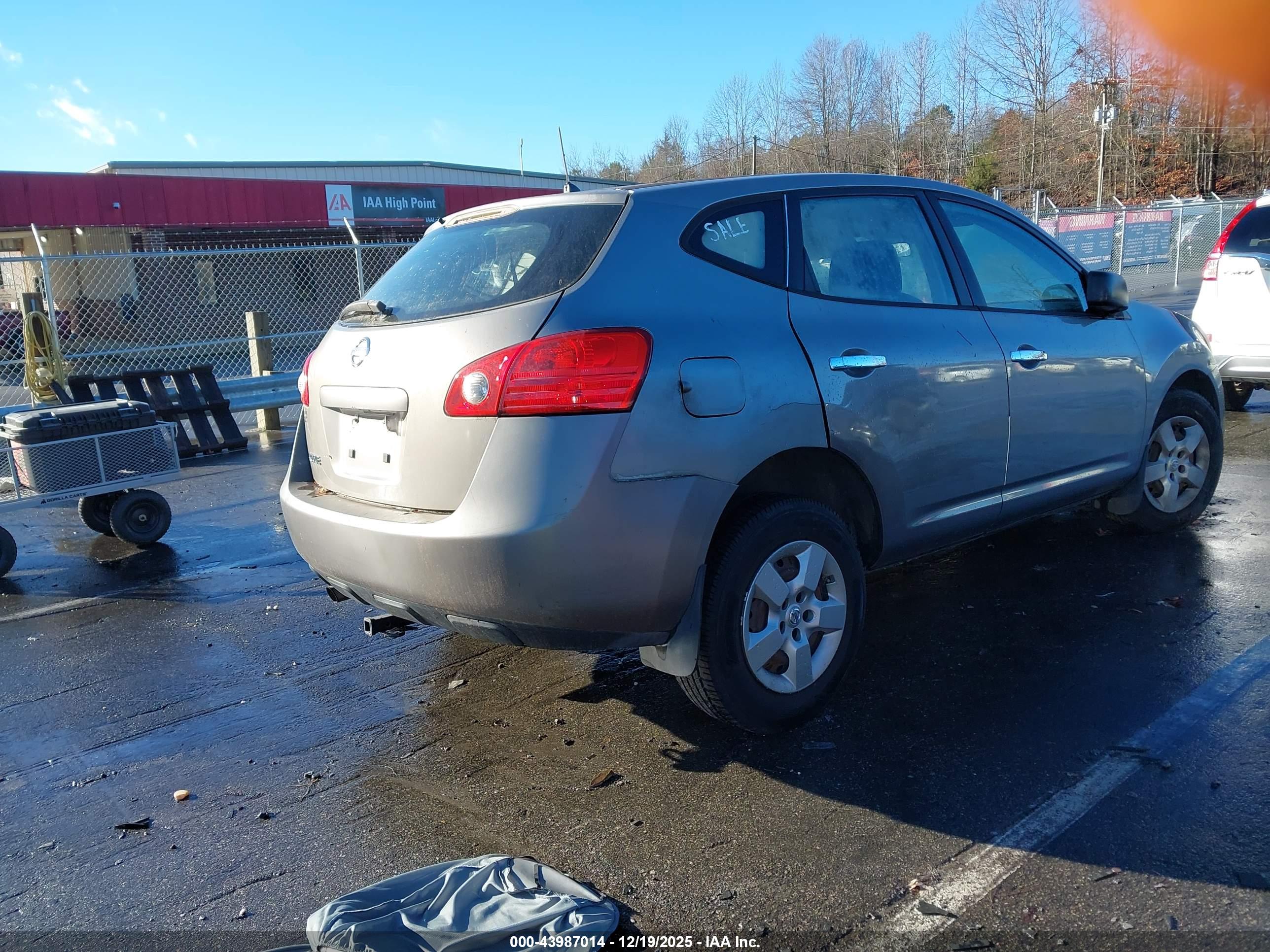 NISSAN ROGUE image 4
