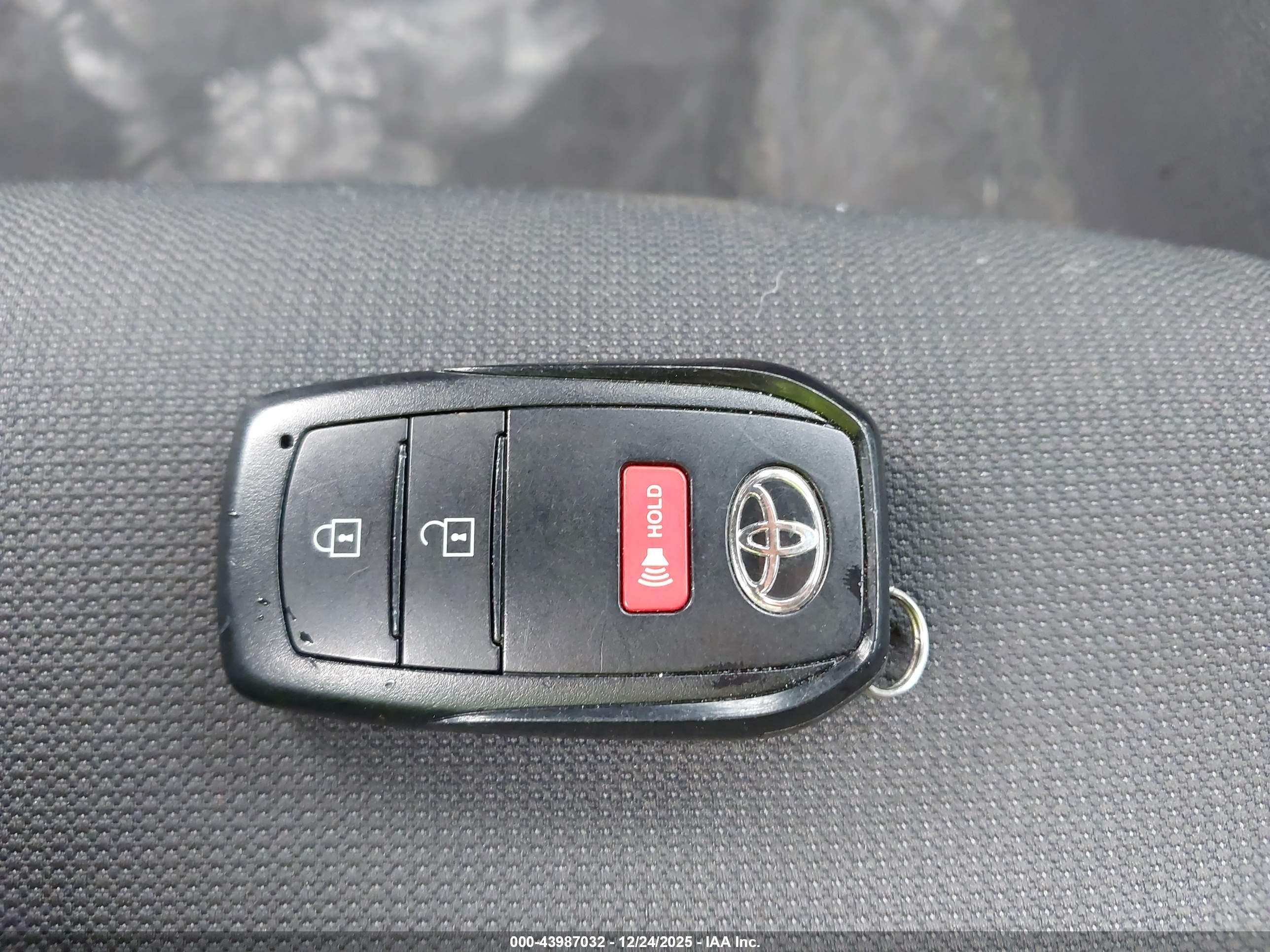 TOYOTA COROLLA image 11