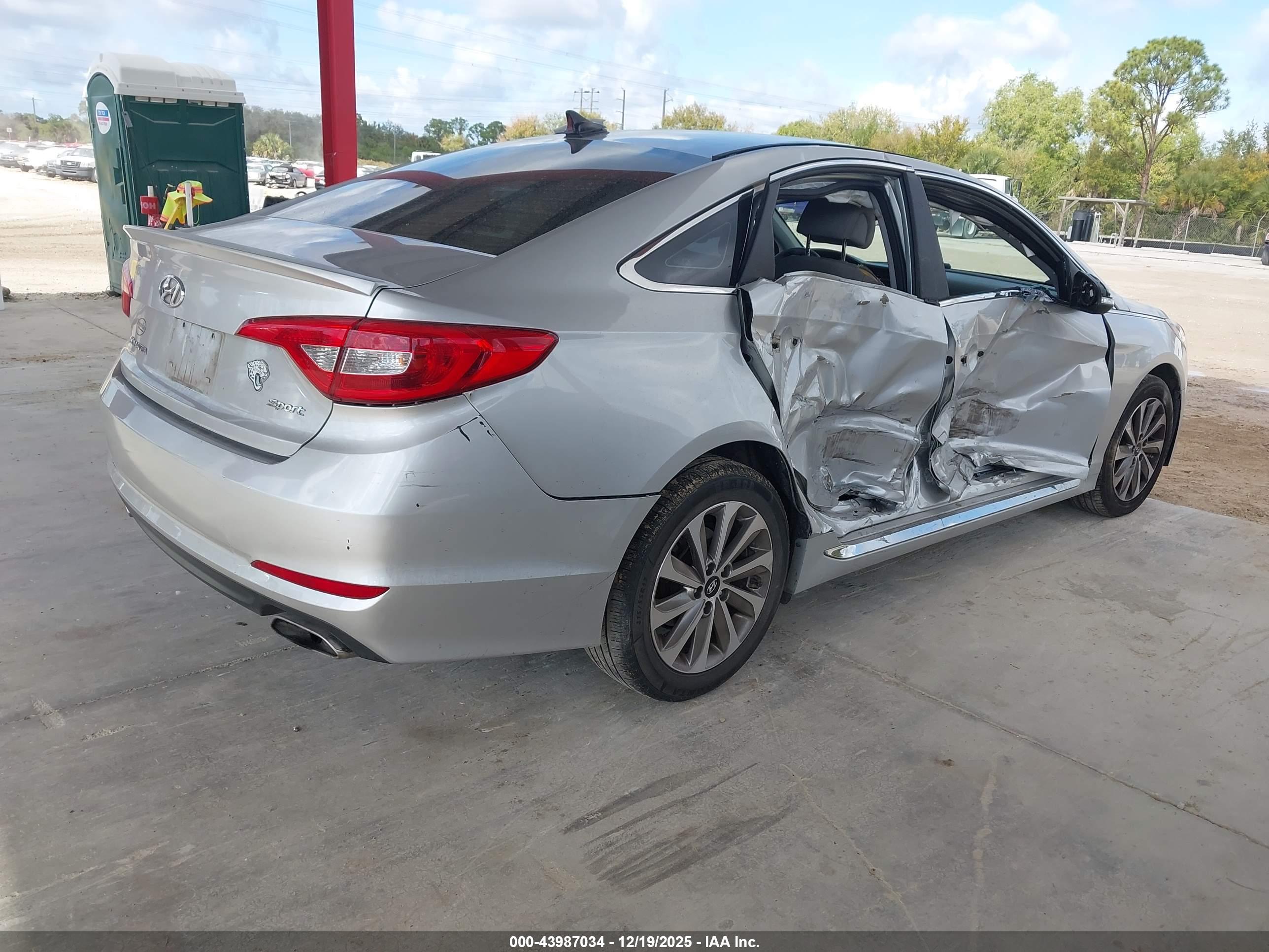 HYUNDAI SONATA image 4