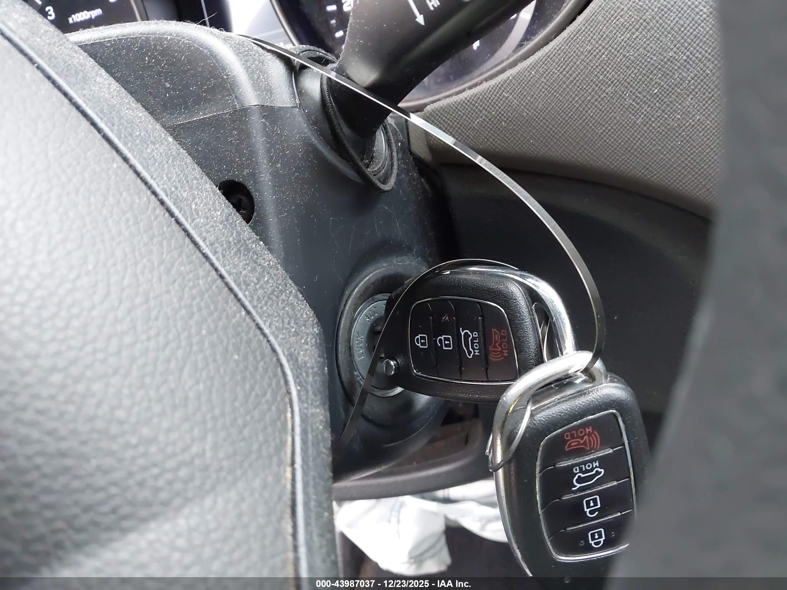 HYUNDAI SANTA image 11