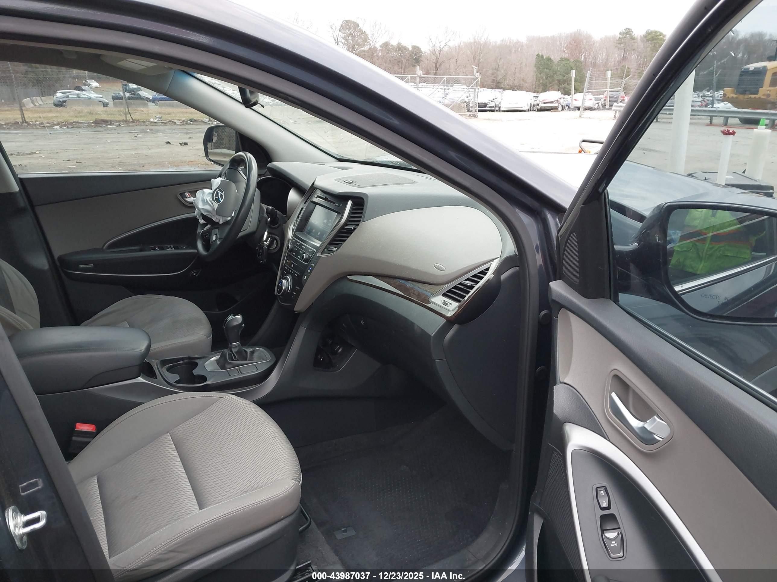 HYUNDAI SANTA image 5