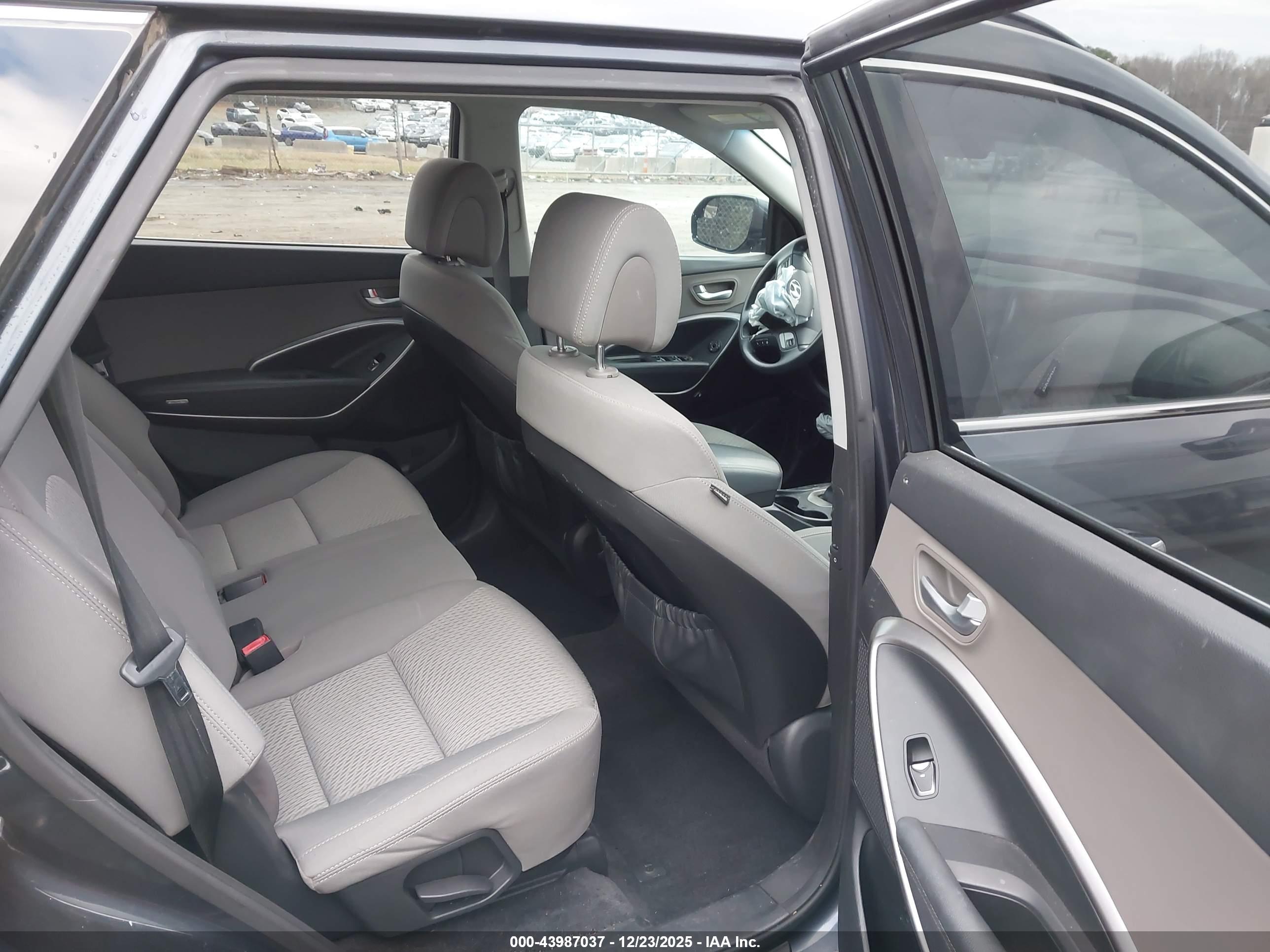 HYUNDAI SANTA image 8