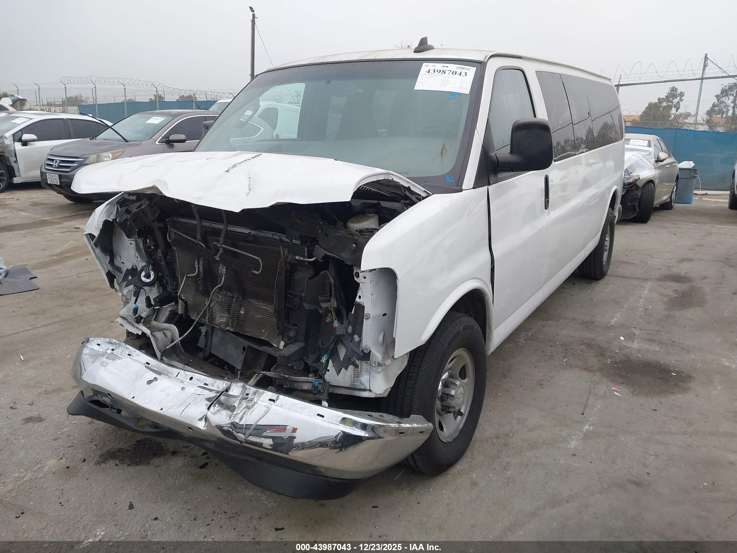 CHEVROLET EXPRESS image 2