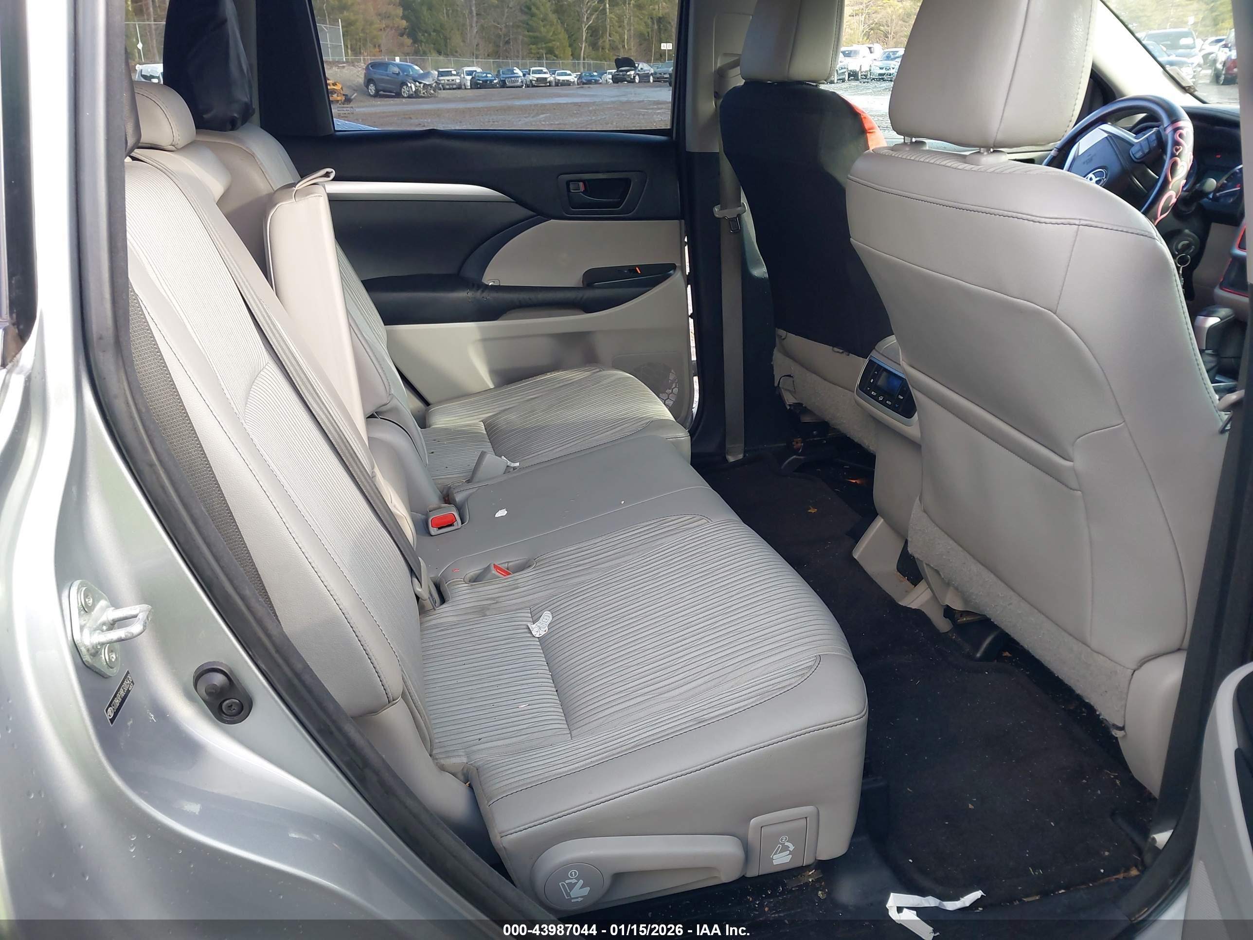 TOYOTA HIGHLANDER image 8
