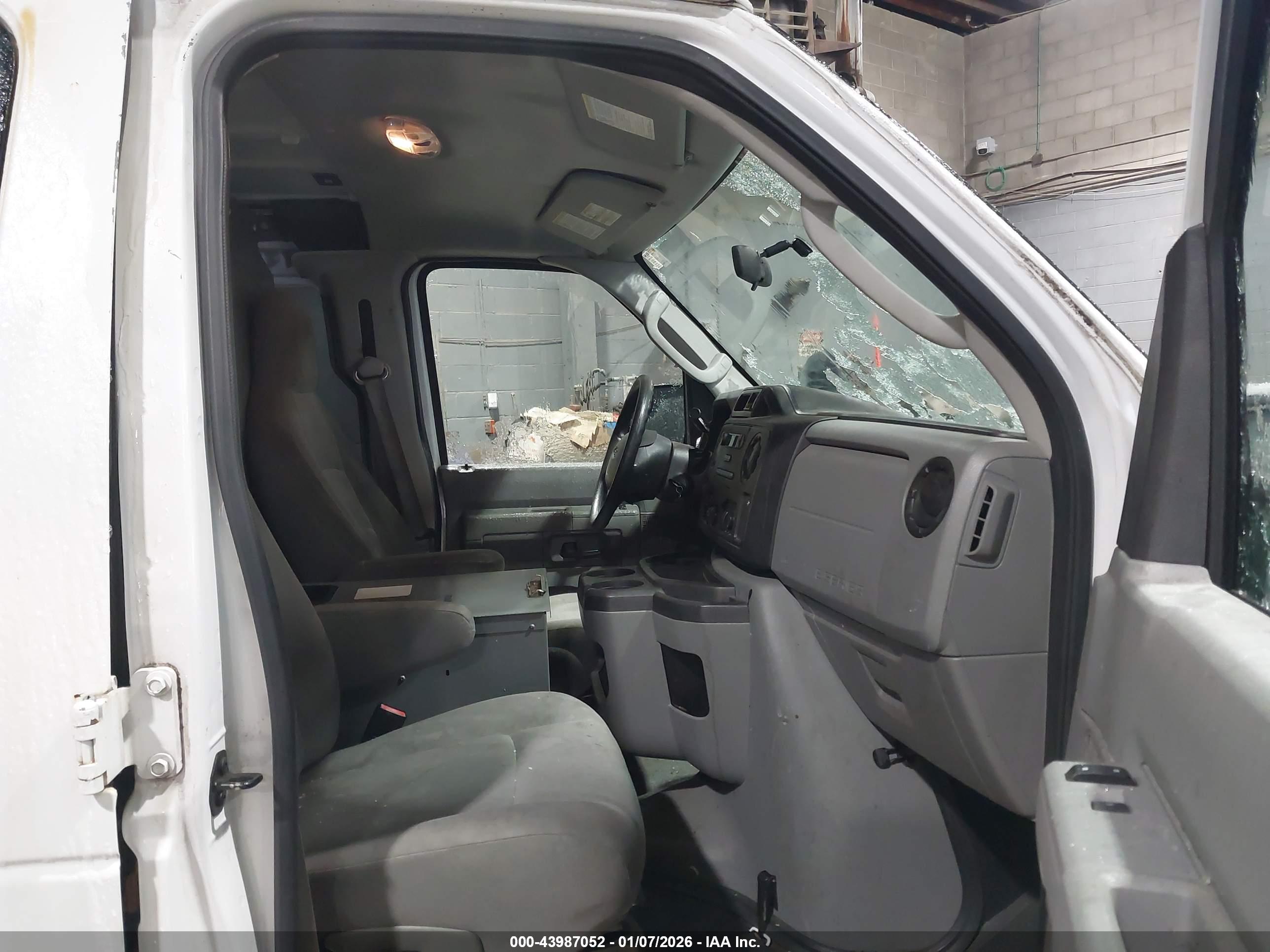 FORD E-250 image 5