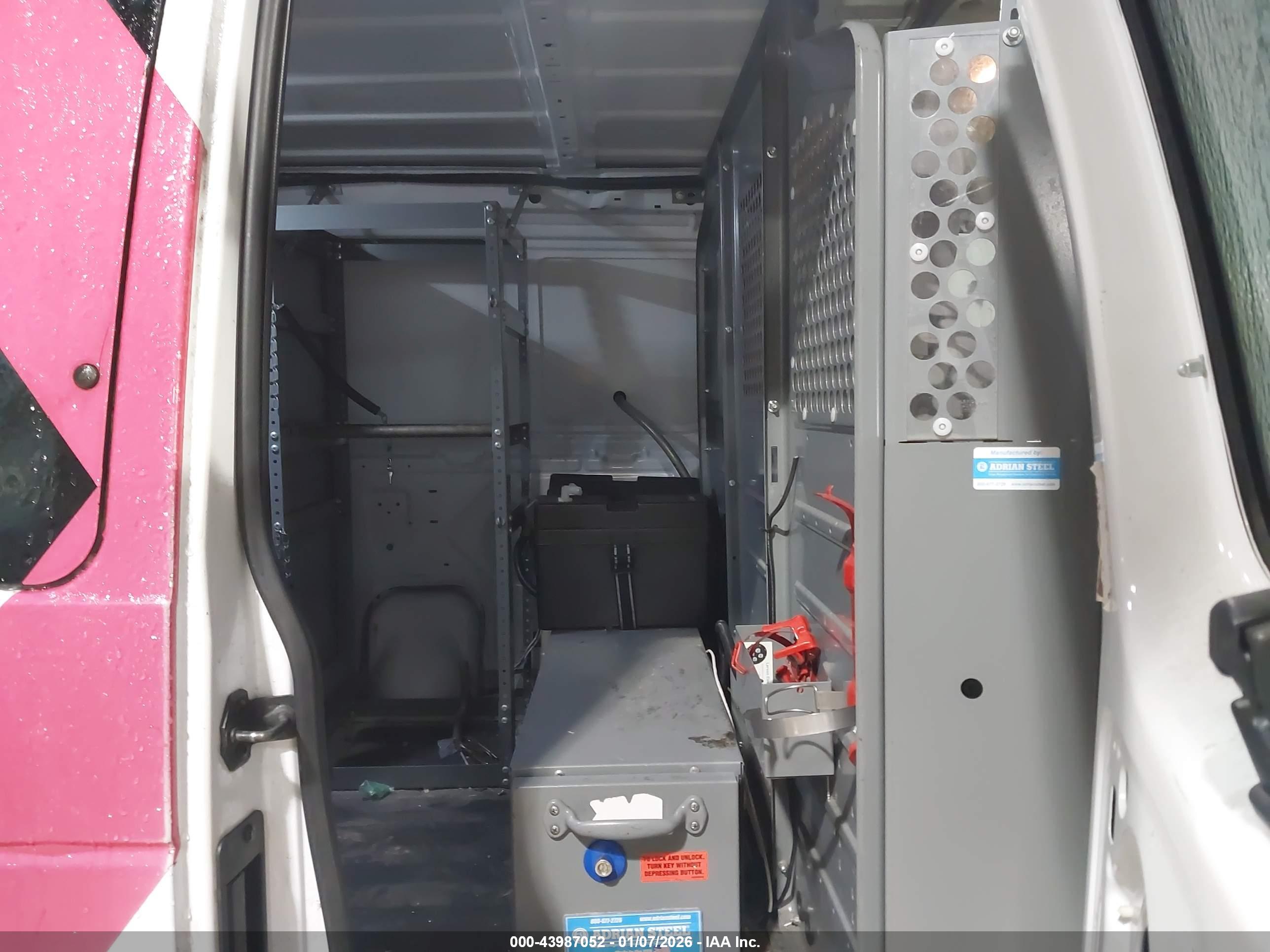 FORD E-250 image 8
