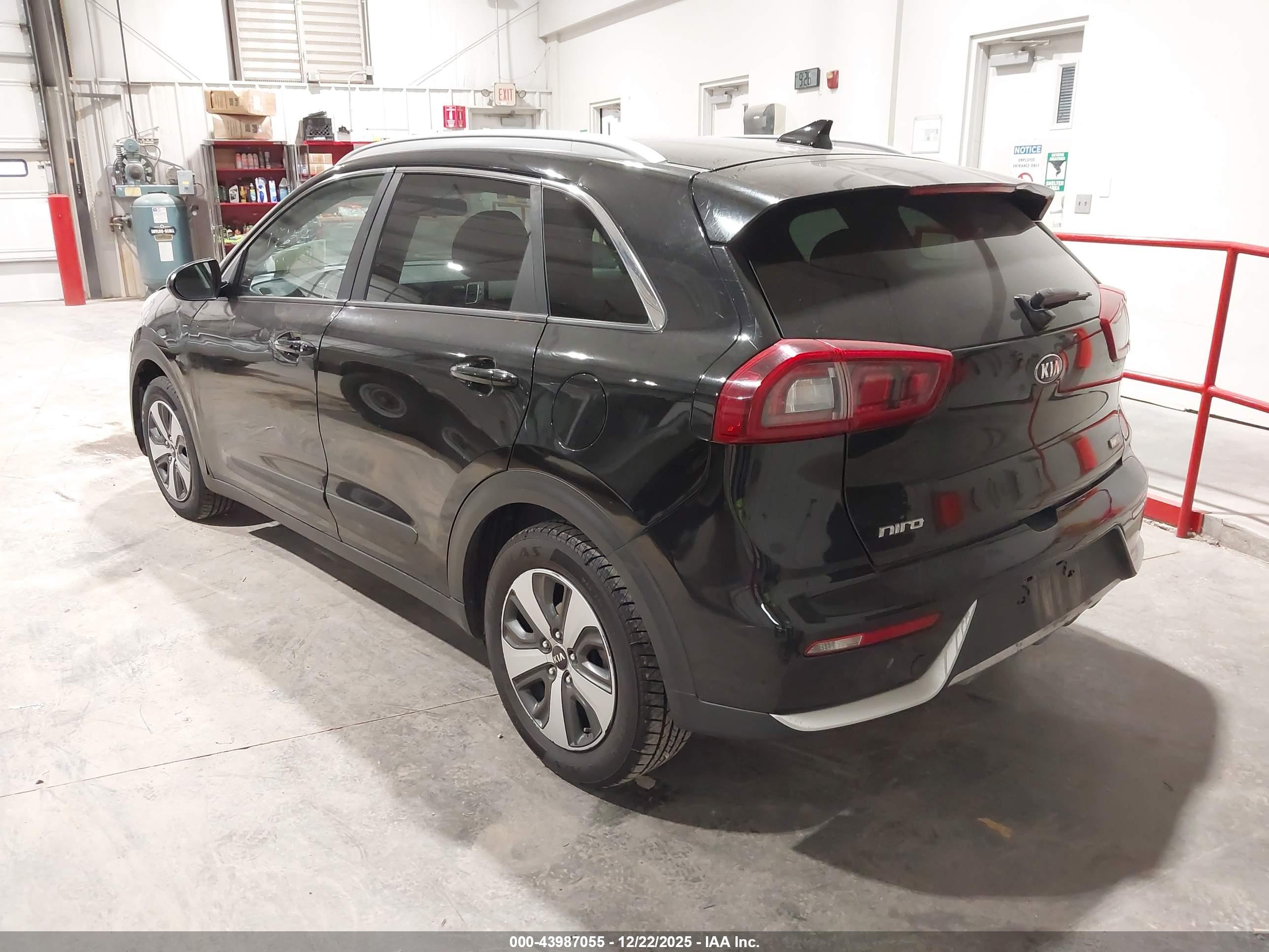 KIA NIRO image 3