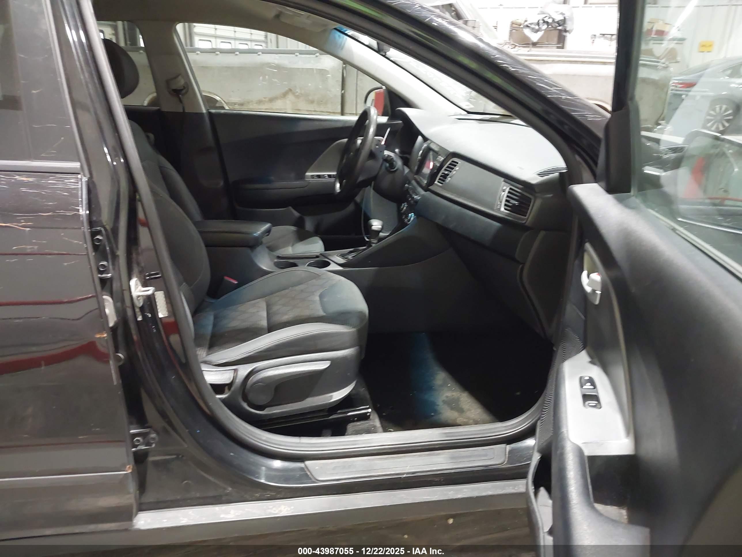 KIA NIRO image 5