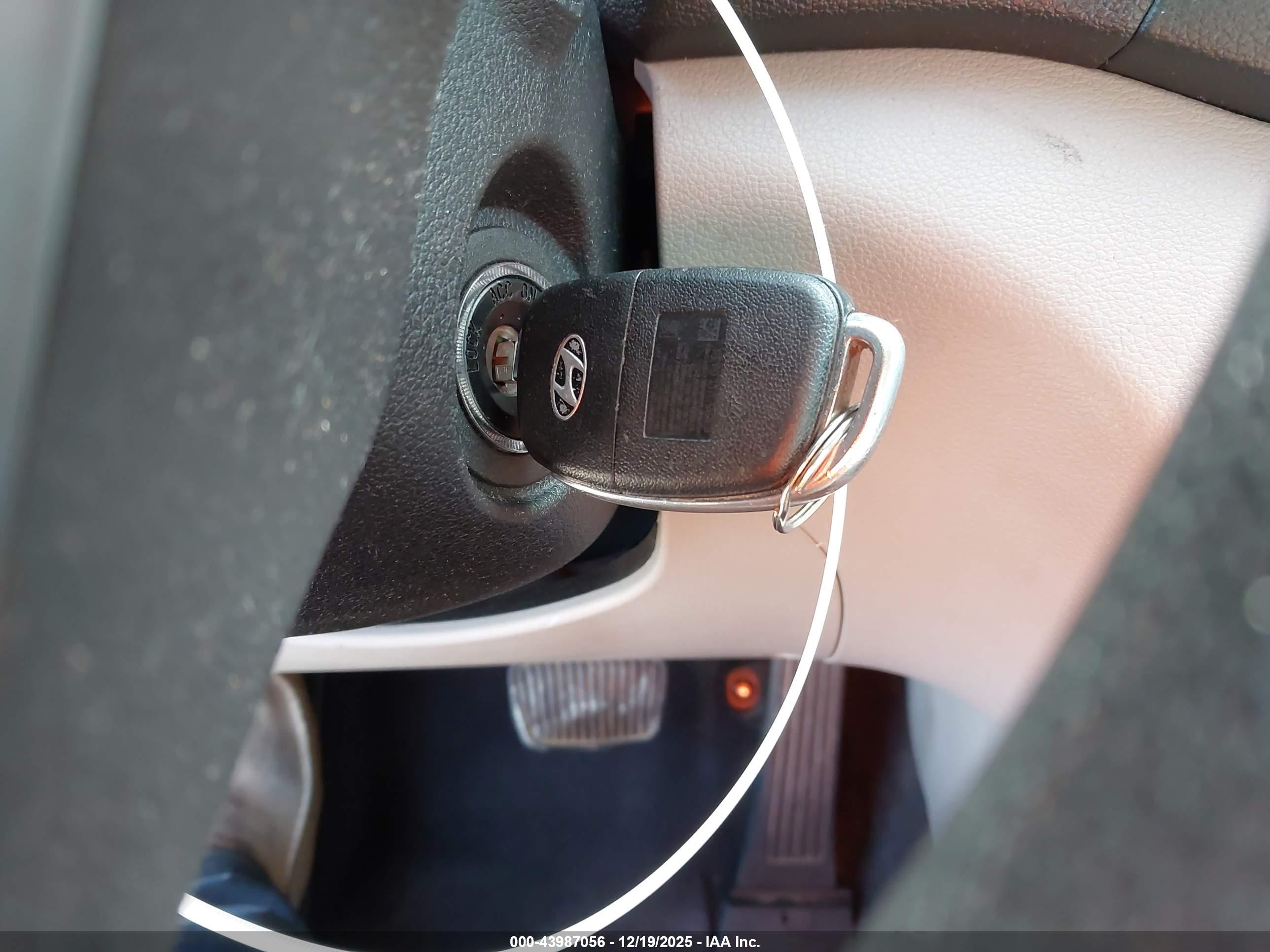 HYUNDAI TUCSON image 11