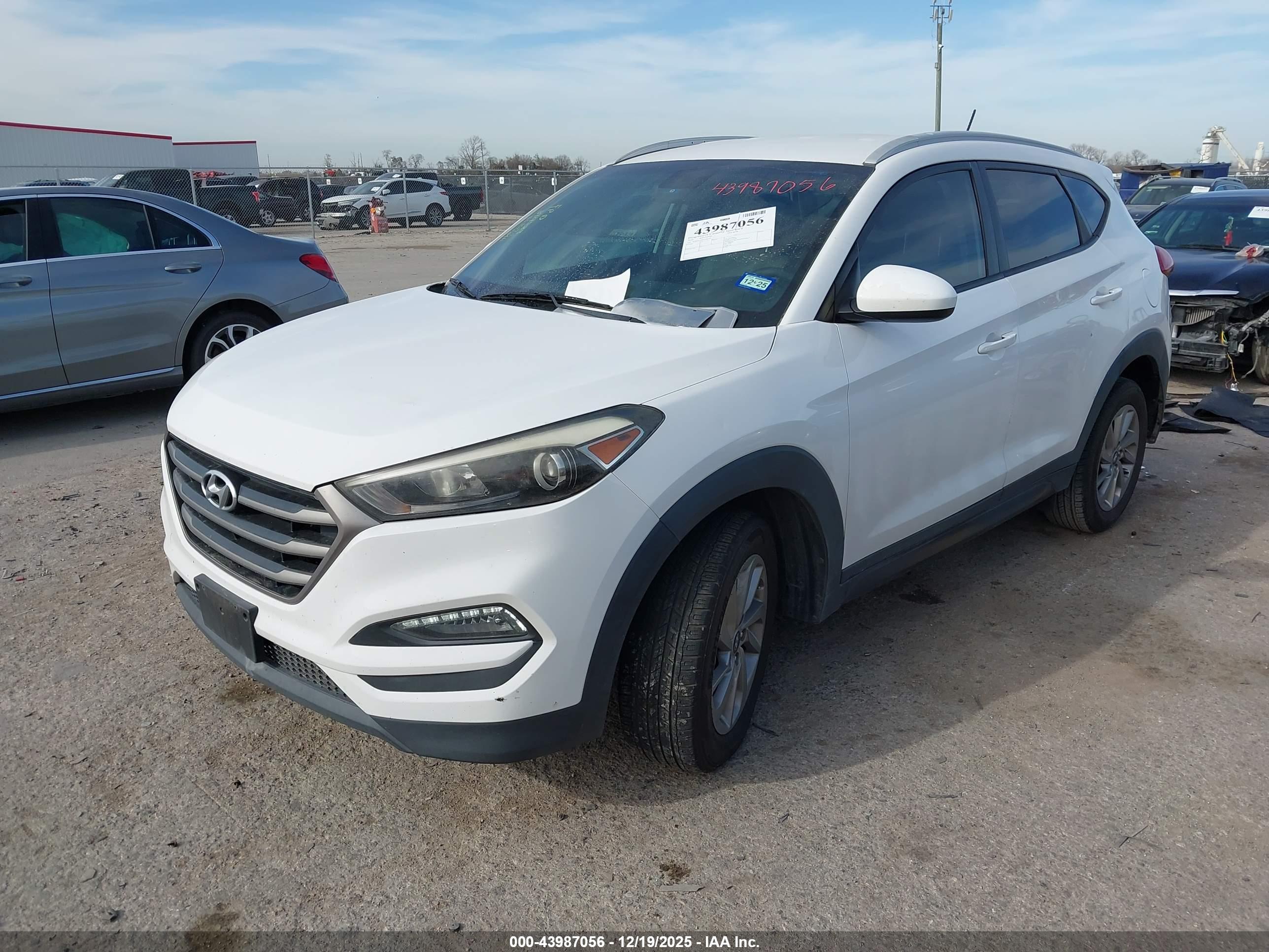 HYUNDAI TUCSON image 2