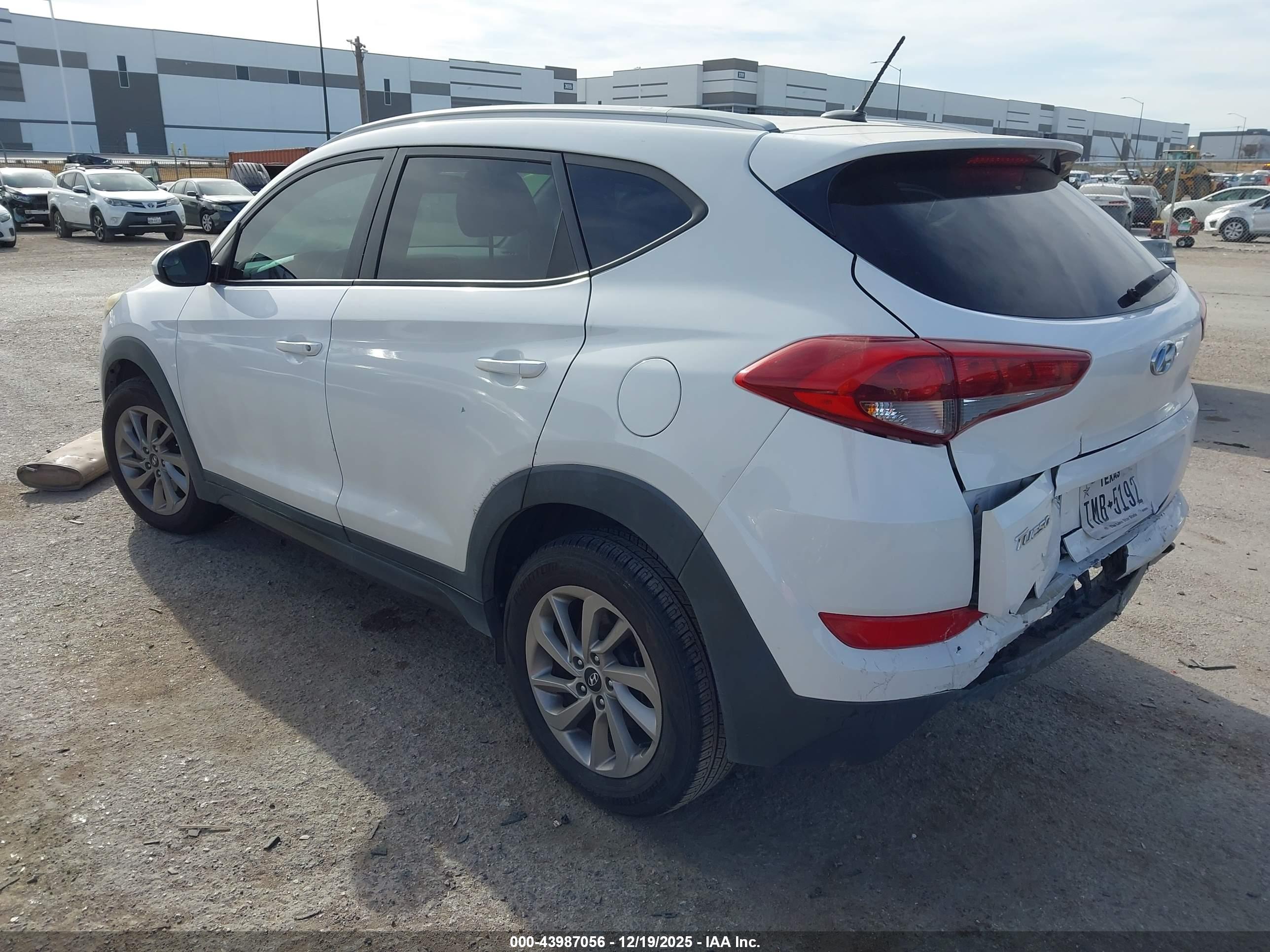 HYUNDAI TUCSON image 3