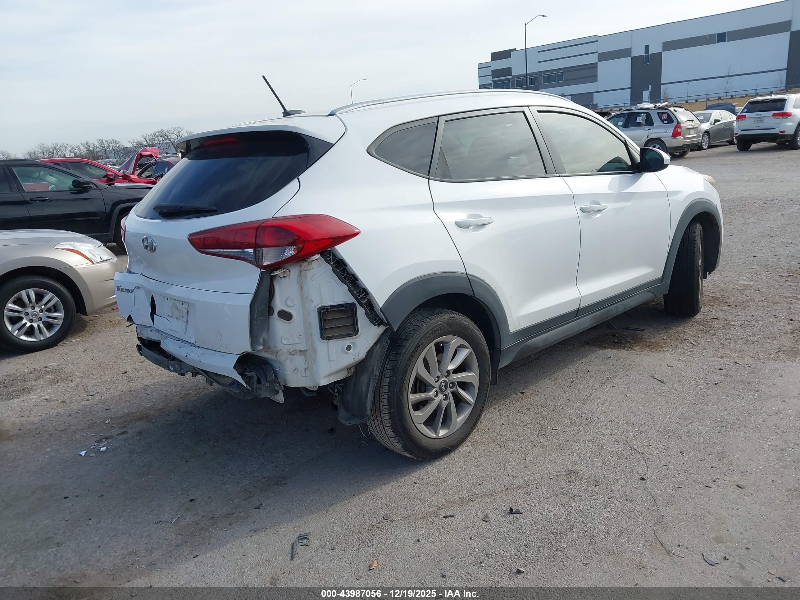 HYUNDAI TUCSON image 4