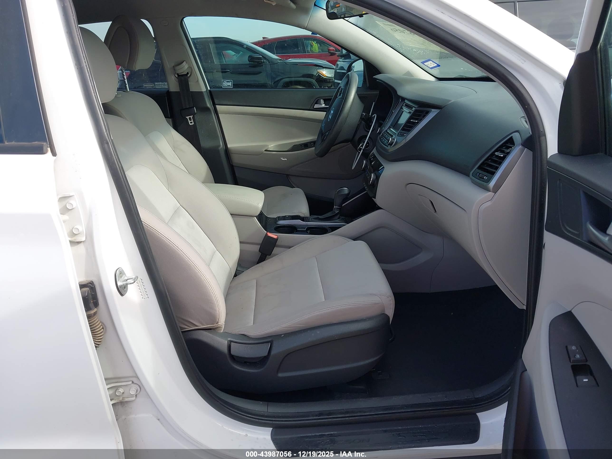 HYUNDAI TUCSON image 5
